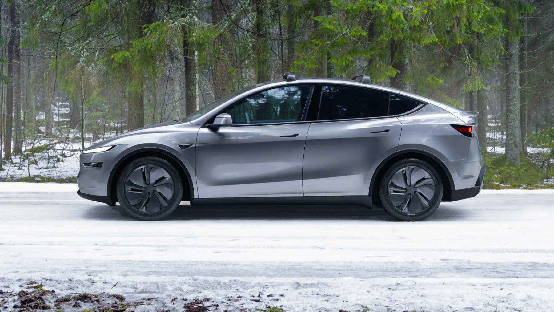 Tesla pripravlja “družinskega transformerja”: novi podaljšani Tesla Model Y bo imel 7 sedežev in več prostora kot kitajska dnevna soba