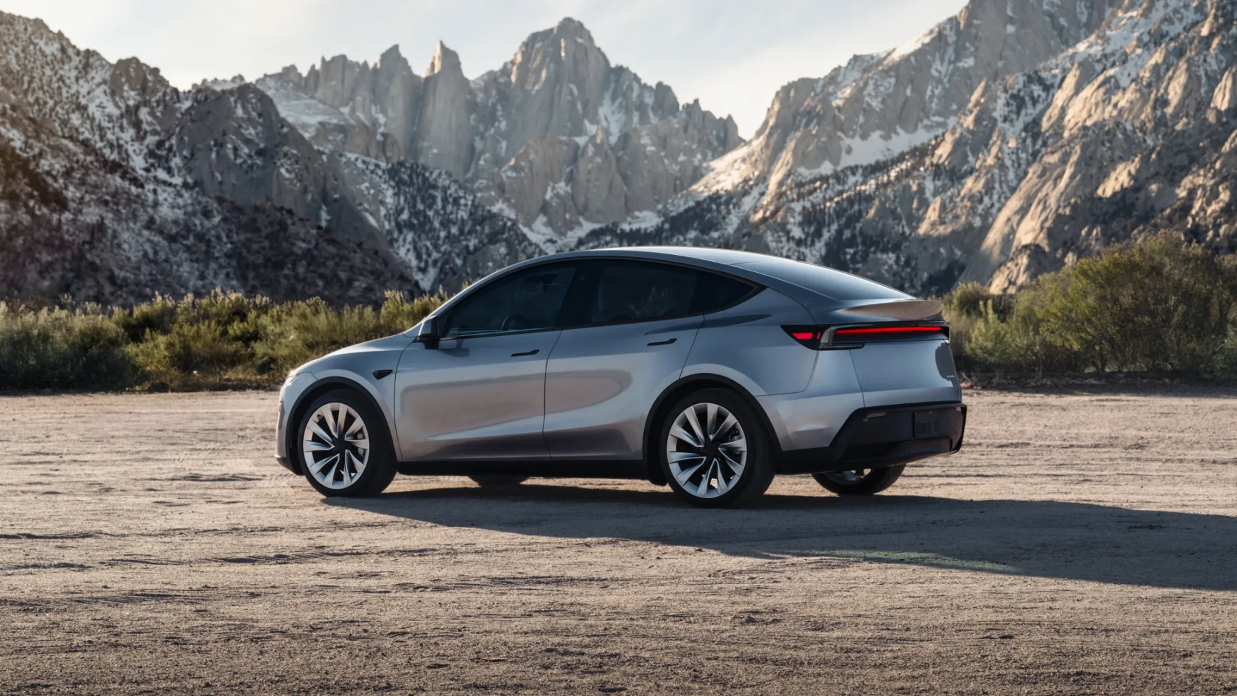 Tesla pripravlja “družinskega transformerja”: novi podaljšani Tesla Model Y bo imel 7 sedežev in več prostora kot kitajska dnevna soba