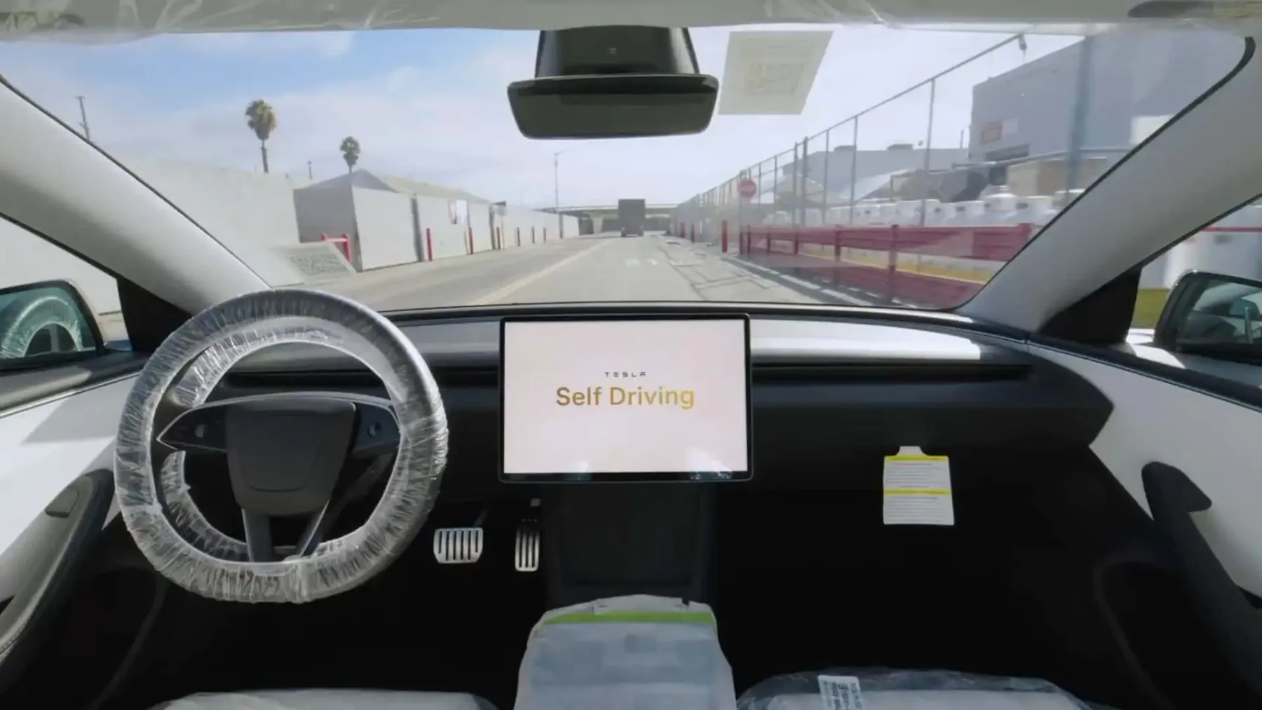 Tesla: samovozeči avtomobili že danes – v tovarnah Tesla