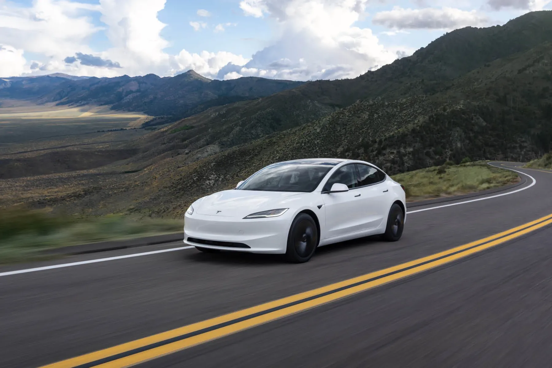 Tesla Standard: Tesla Model 3 Standard & Model Y Standard – cenovno zaželen (in malo okleščen) vstop v Tesla svet