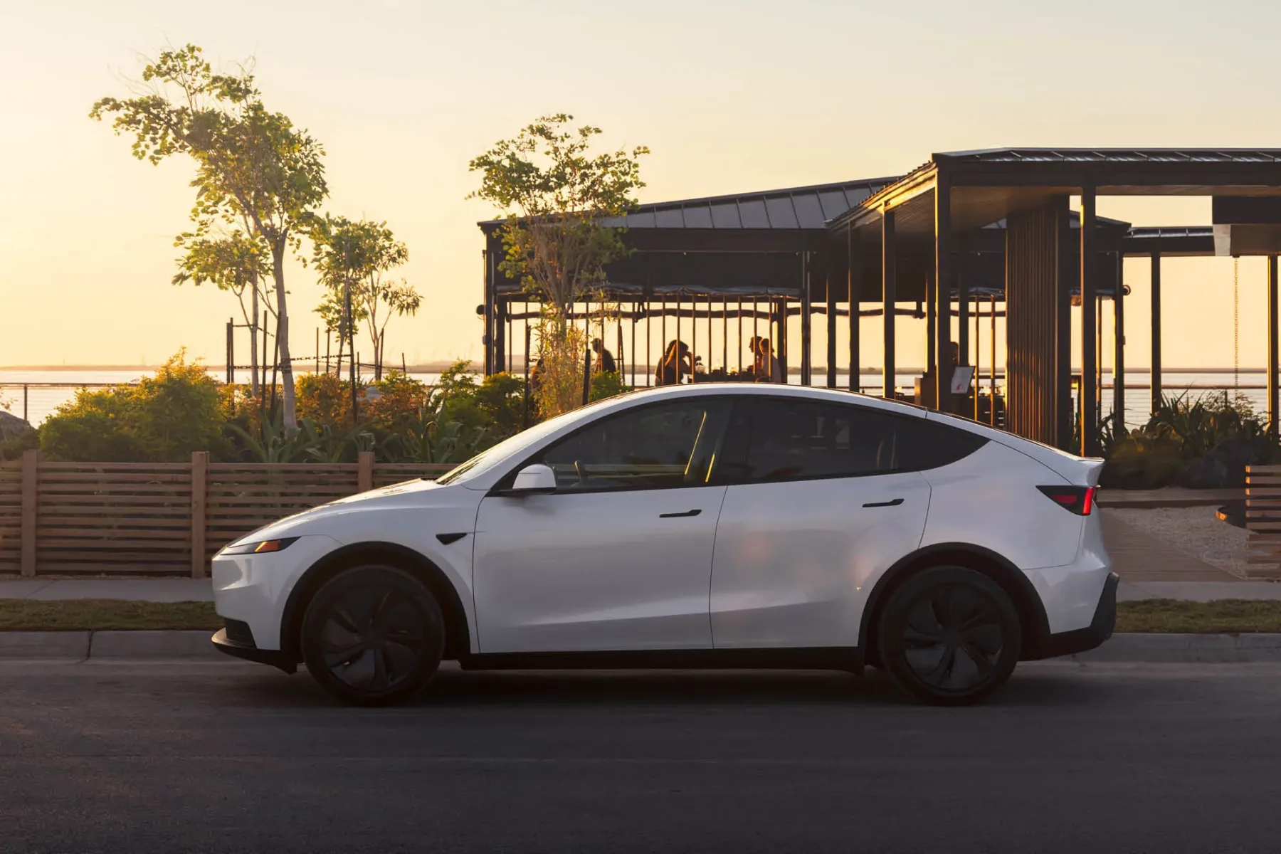 Tesla Standard: Tesla Model 3 Standard & Model Y Standard – cenovno zaželen (in malo okleščen) vstop v Tesla svet