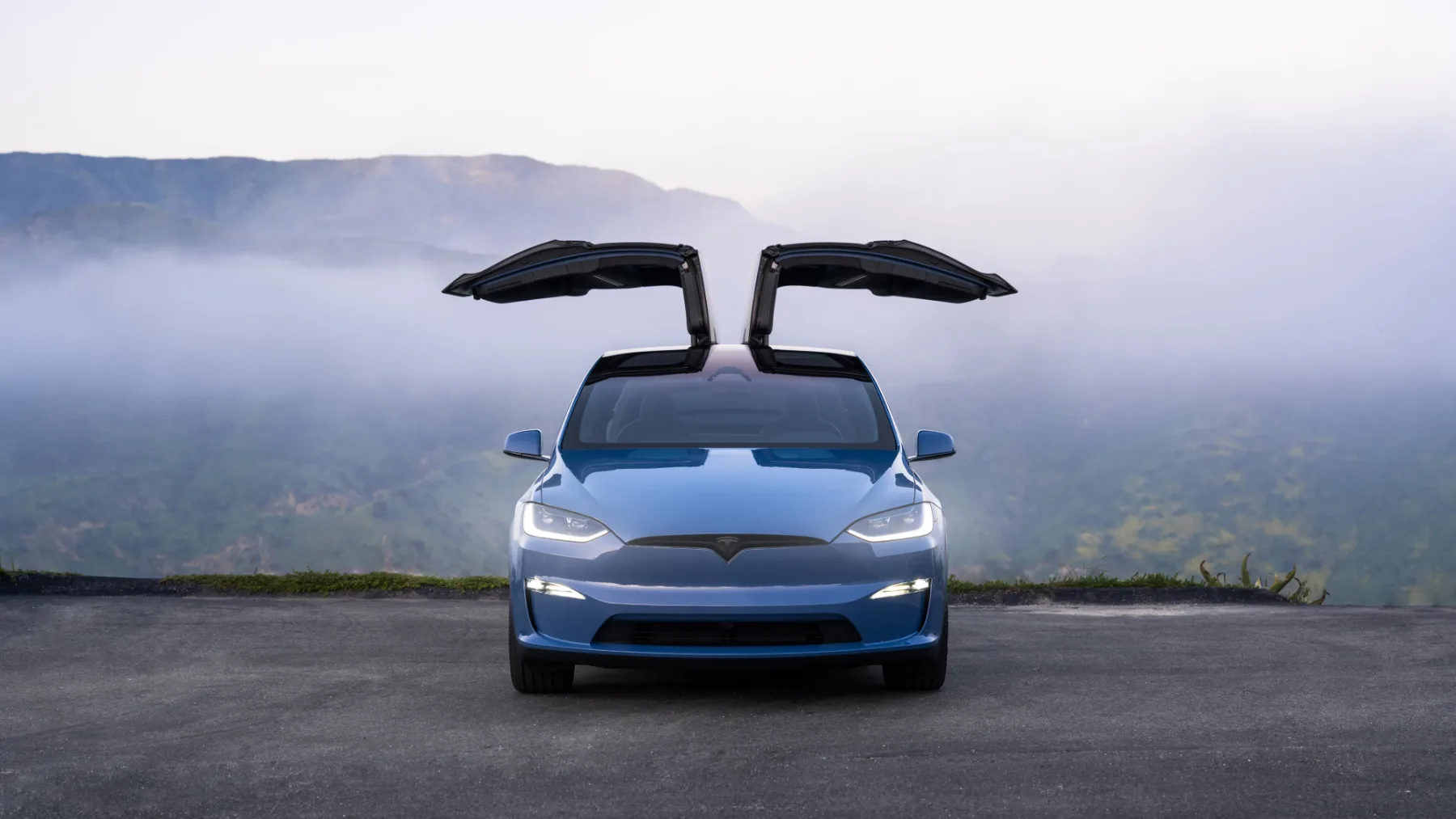 Tesla v EU na razpotju: padec prodaje Tesla v EU za kar -49% na letni ravni, kjub rasti trga za kar 27,8 %