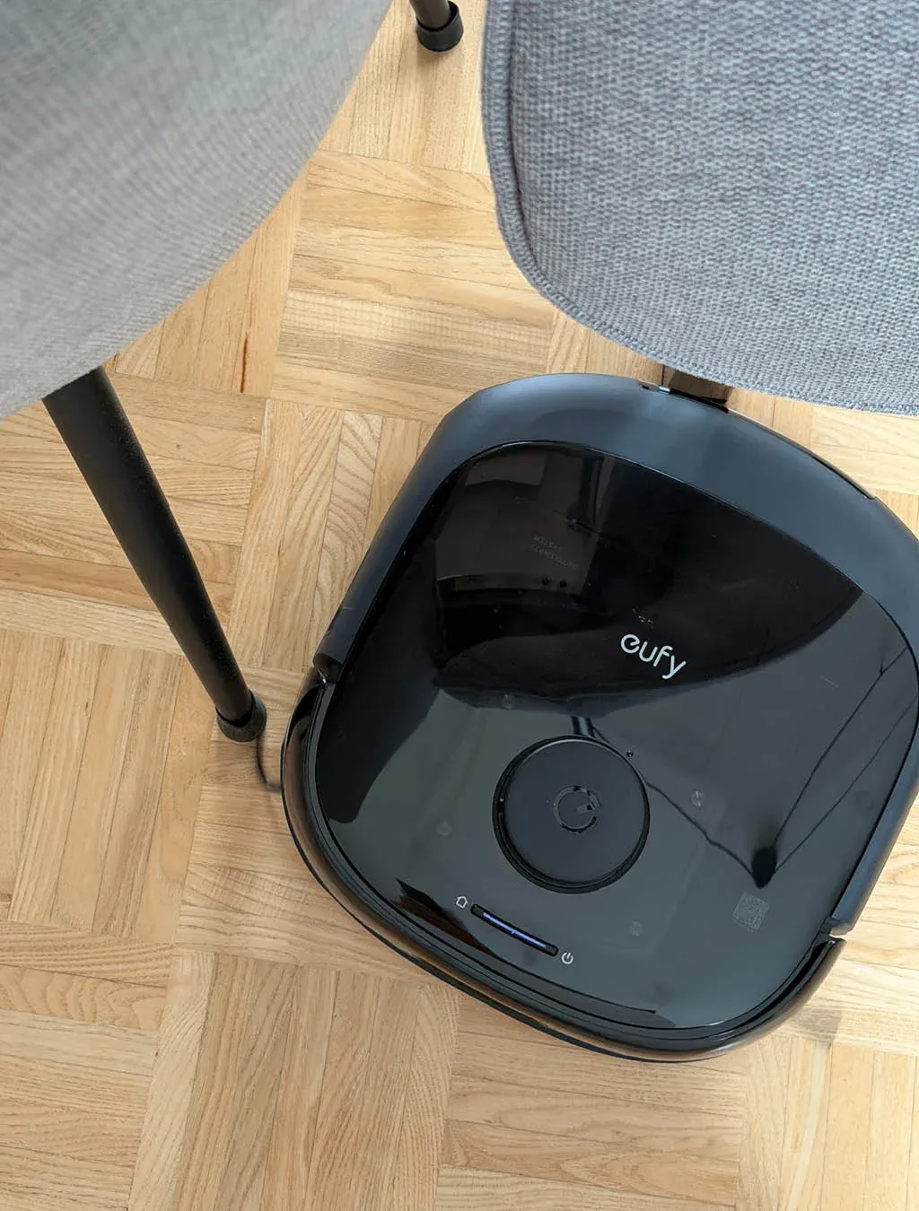 Test Eufy Omni E28: Robotski sesalnik, ki pomiva s čistim valjem in učinkovito odstranjuje madeže s preprog – slika 6
