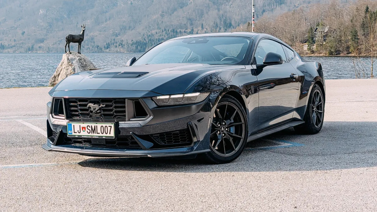 Test Mustang Dark Horse
