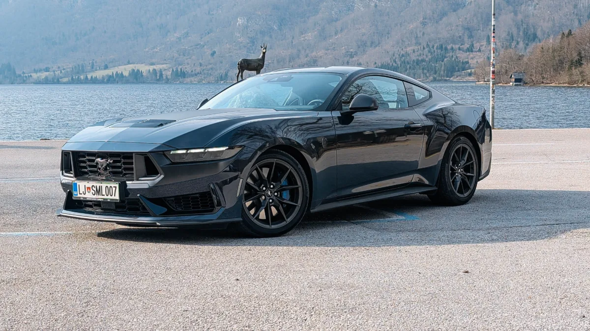Test Mustang Dark Horse