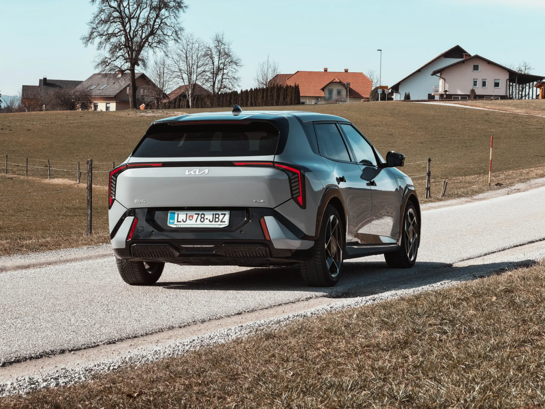 Test Kia EV4 GT Line 2026: Drzen električni posebnež, ki nagrajuje potrpežljive
