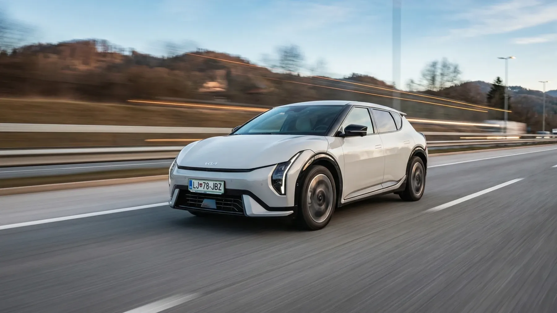 Test Kia EV4 GT Line 2026: Drzen električni posebnež, ki nagrajuje potrpežljive