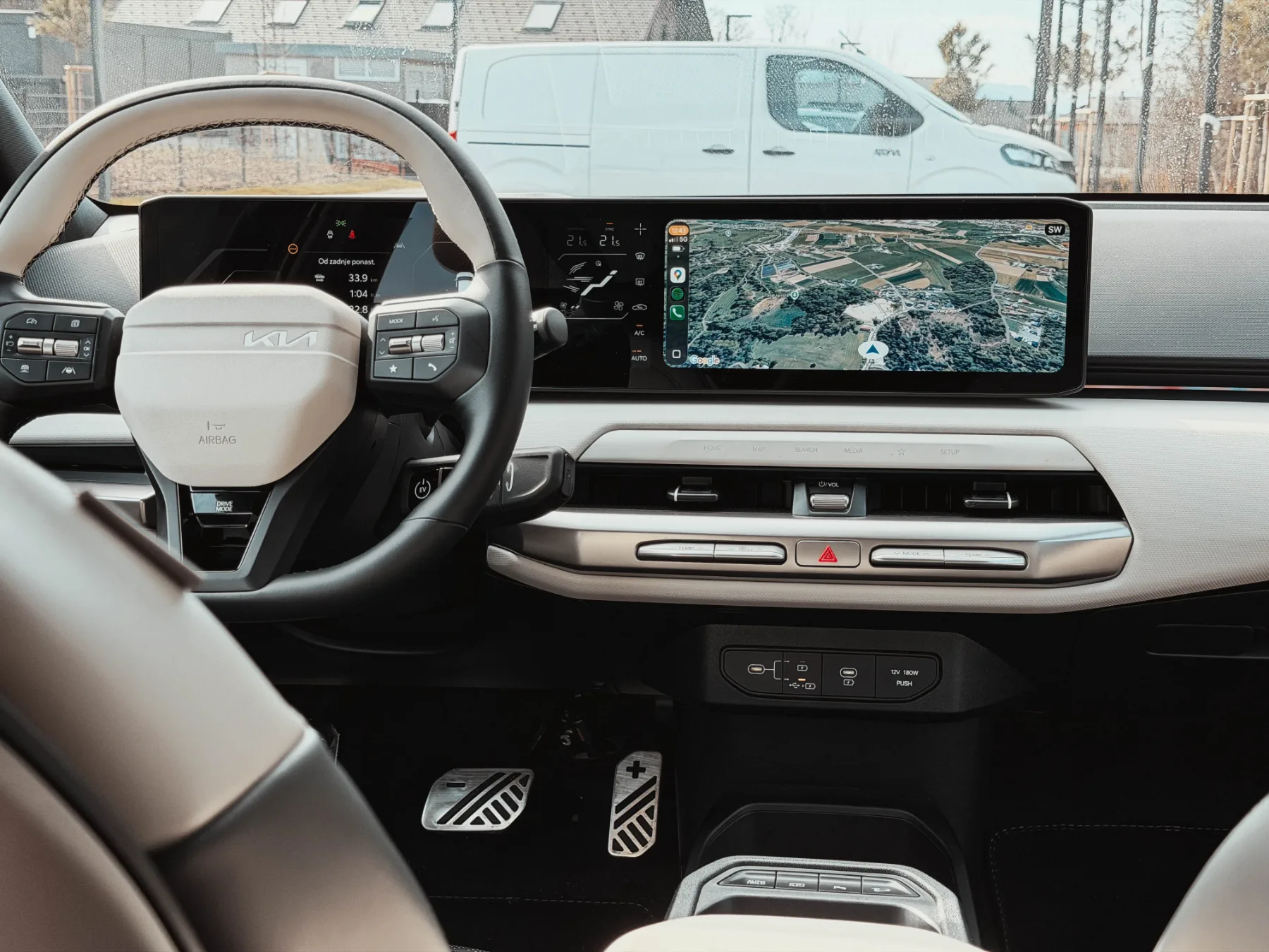 Test Kia EV4 GT Line 2026: Drzen električni posebnež, ki nagrajuje potrpežljive