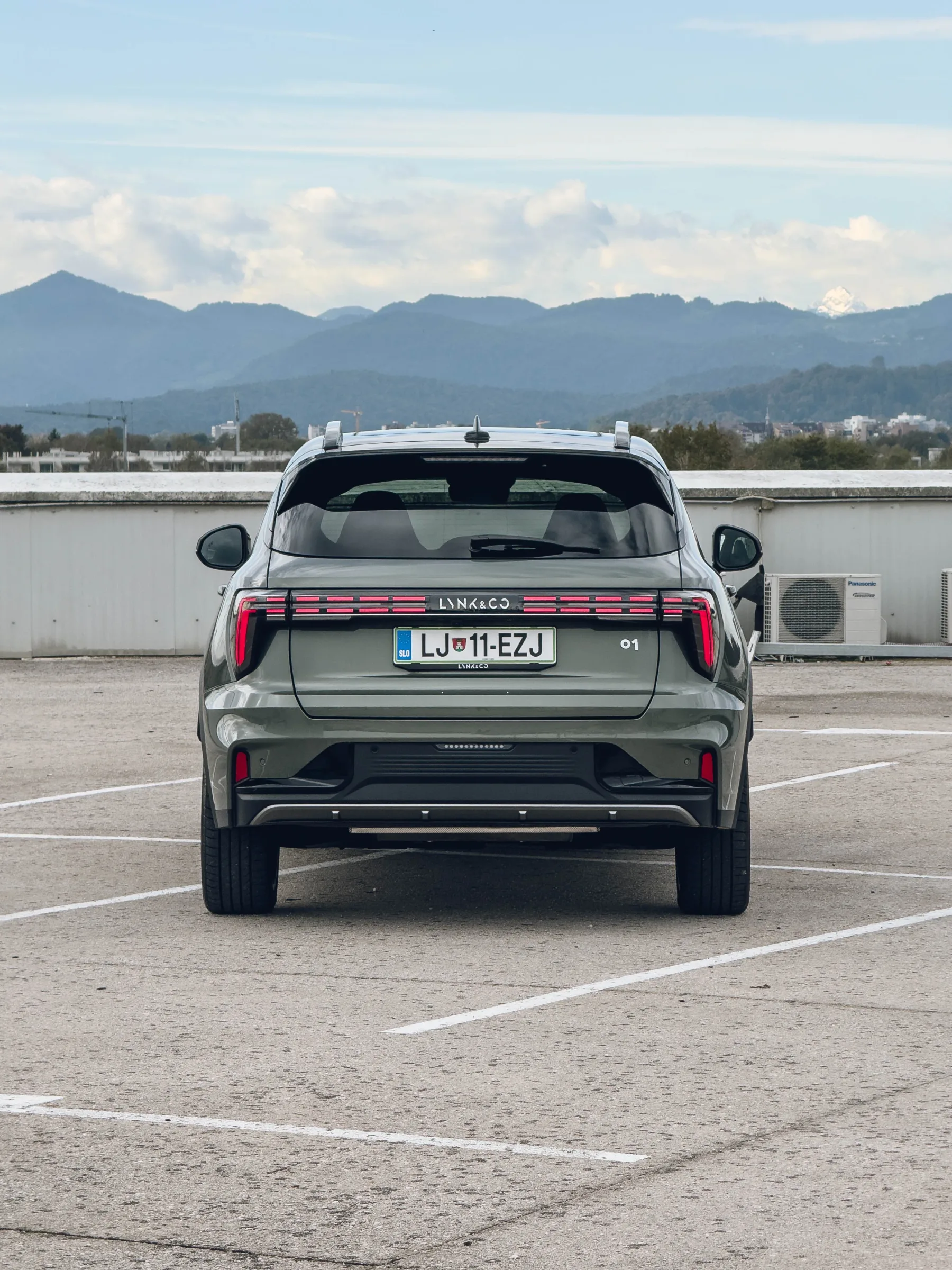 Test – Lynk & Co 01 (2025) facelift: švedsko-kitajski družinski SUV, ki te preseneti tam, kjer je najbolj važno