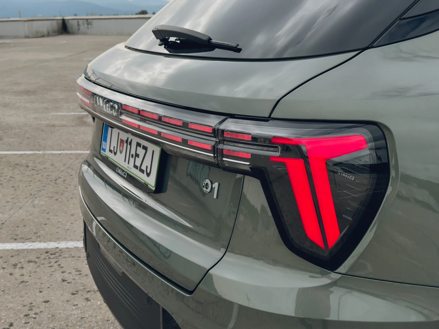 Test – Lynk & Co 01 (2025) facelift: švedsko-kitajski družinski SUV, ki te preseneti tam, kjer je najbolj važno