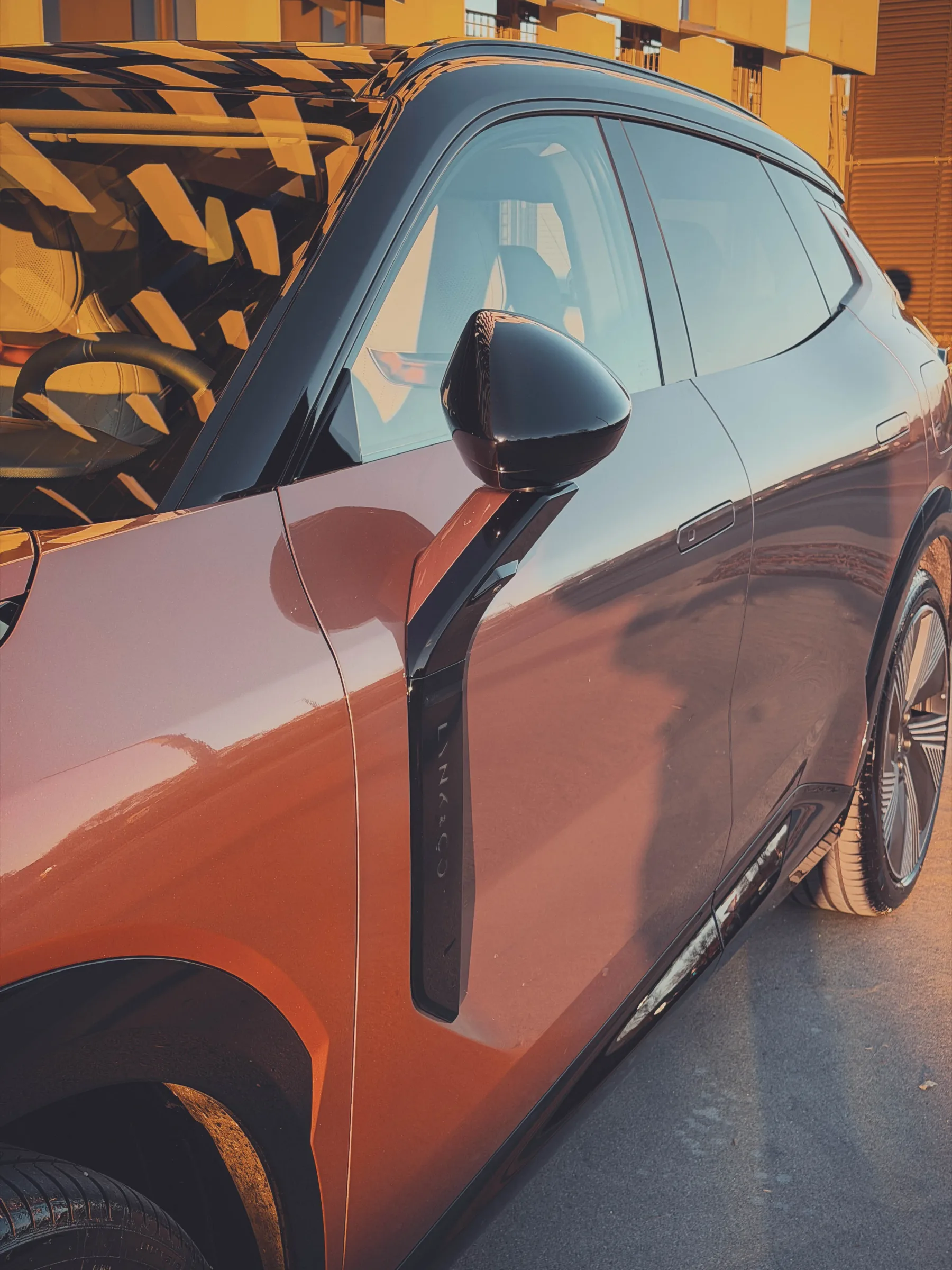 Test Lynk & Co 08: ne tako presenetljiva švedska odličnost – ki šepeta zakaj bi imel električni avto če imaš lahko vse
