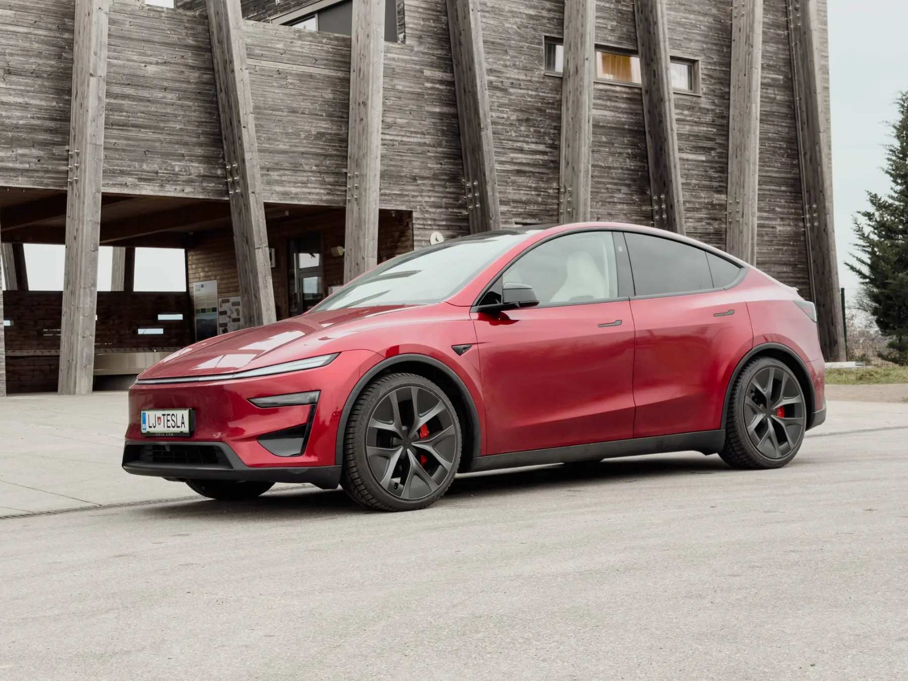 Test: Tesla Model Y Performance – popolnost, ki ubija romantiko (in evropsko avtoindustrijo)