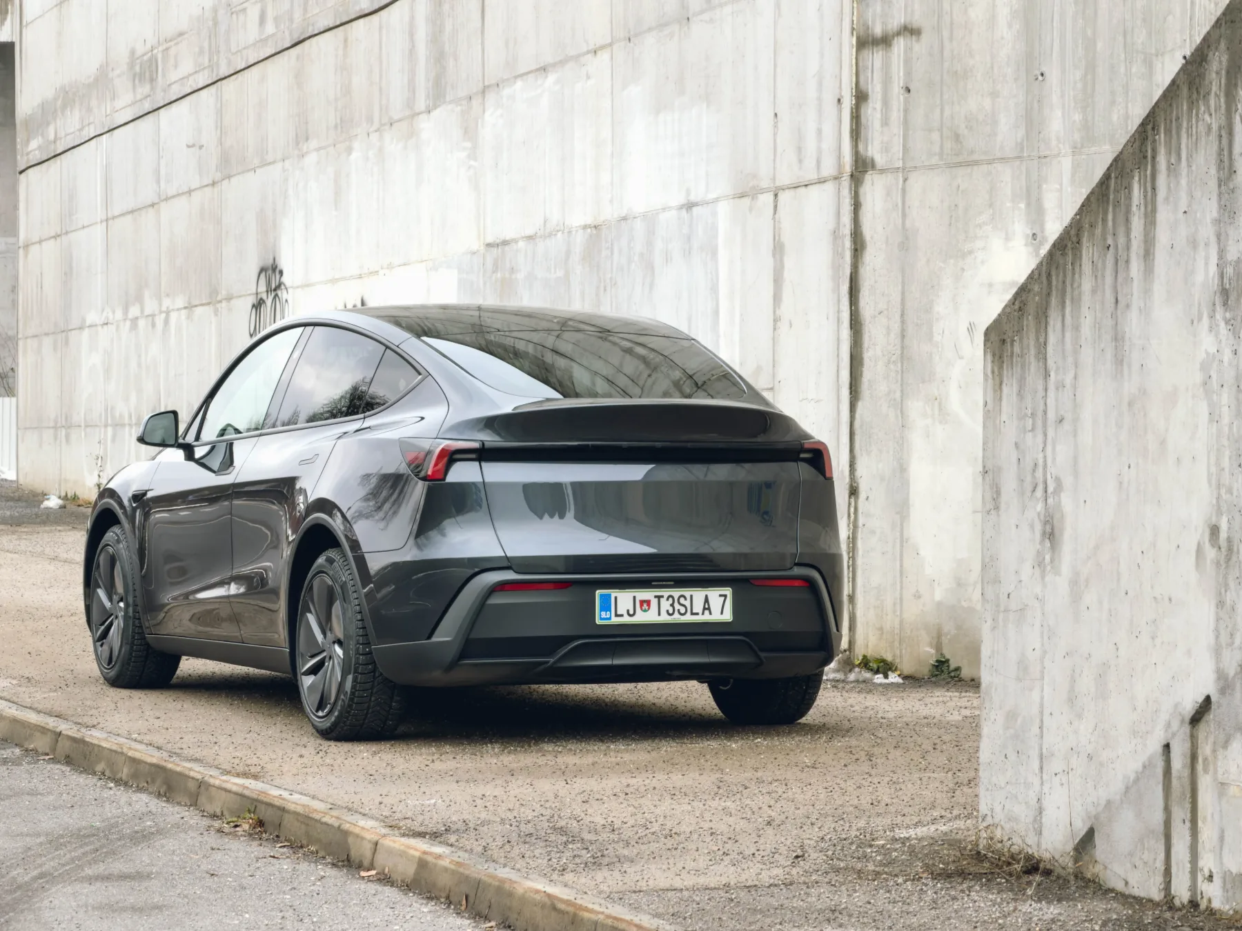 Test: Tesla Model Y Standard RWD »Jeans« generacija ali kako sem vzljubil najboljši taksi na svetu