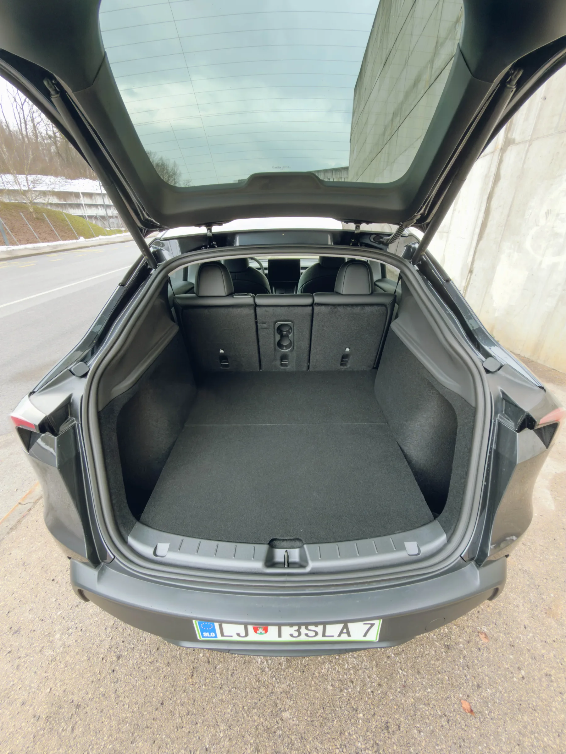 Test: Tesla Model Y Standard RWD »Jeans« generacija ali kako sem vzljubil najboljši taksi na svetu