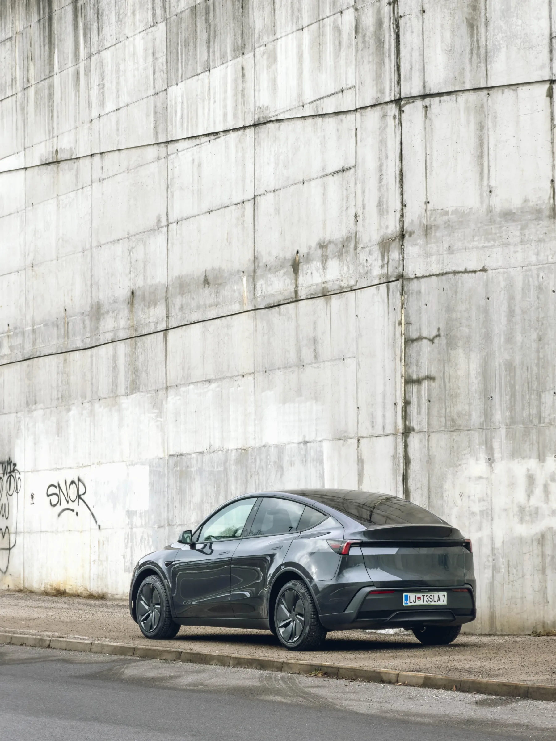 Test: Tesla Model Y Standard RWD »Jeans« generacija ali kako sem vzljubil najboljši taksi na svetu