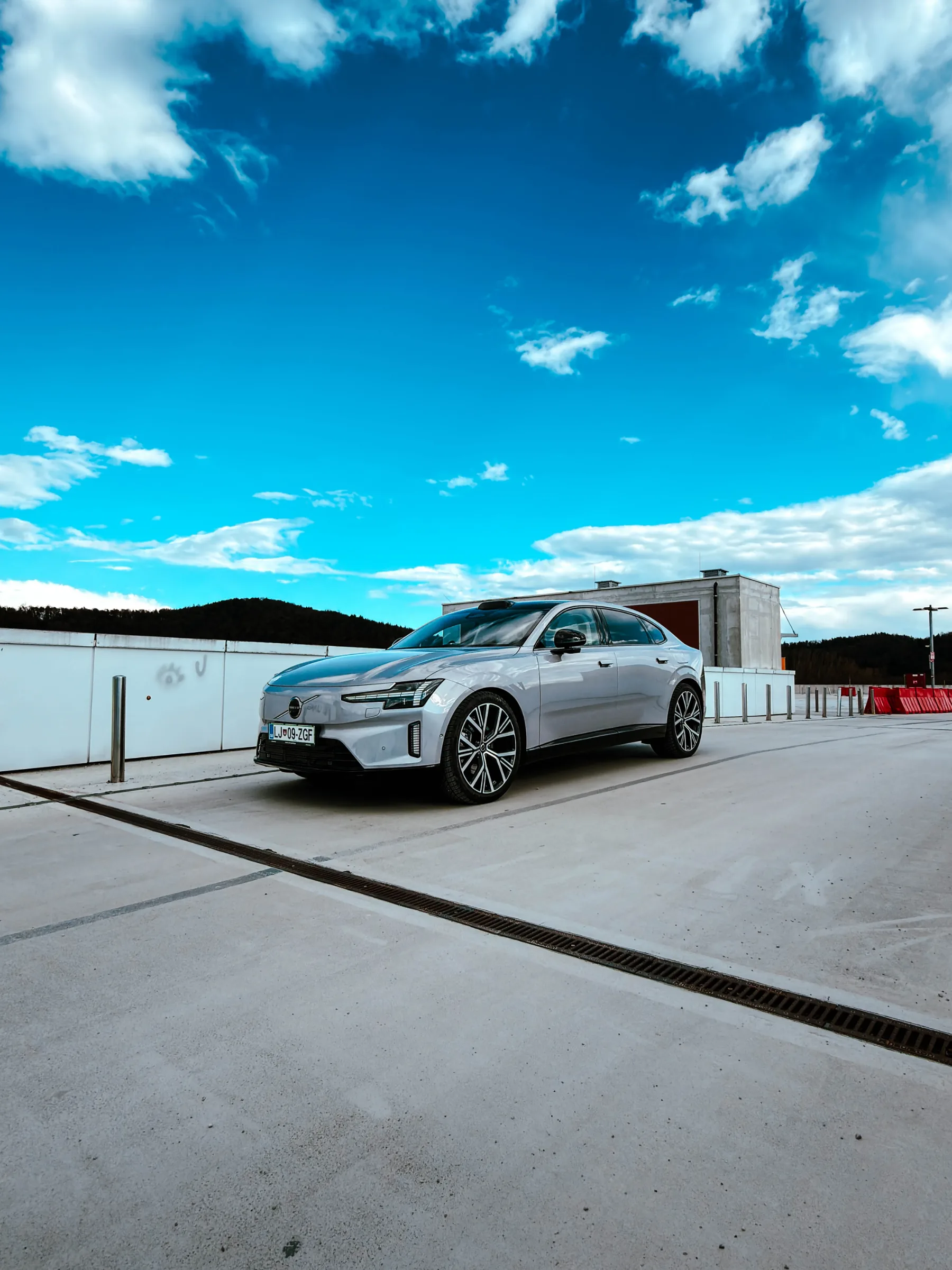 Test Volvo ES90: Tiha švedska revolucija, ki pove več kot tisoč LED trakov