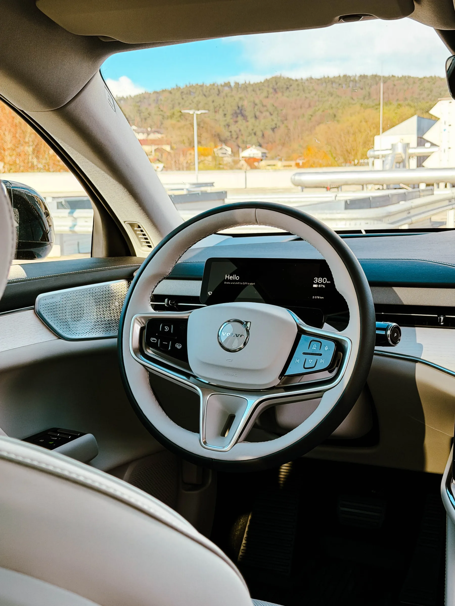 Test Volvo ES90: Tiha švedska revolucija, ki pove več kot tisoč LED trakov