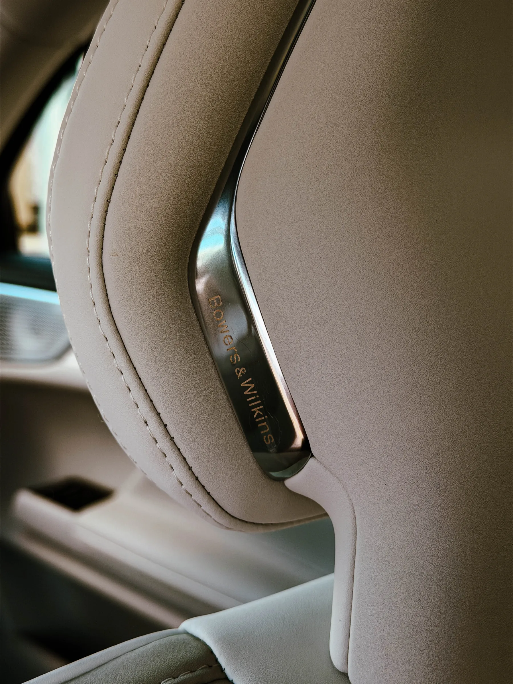Test Volvo ES90: Tiha švedska revolucija, ki pove več kot tisoč LED trakov