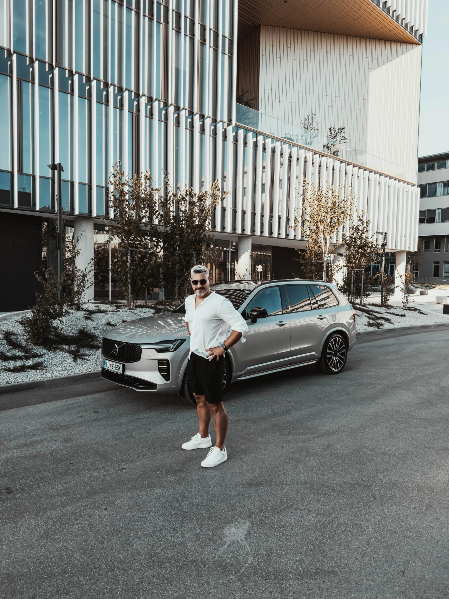Test: Volvo XC90 Recharge T8 2025 je skandinavski “Evergreen” s sedem sedežev, elektriko in mirom v glavi