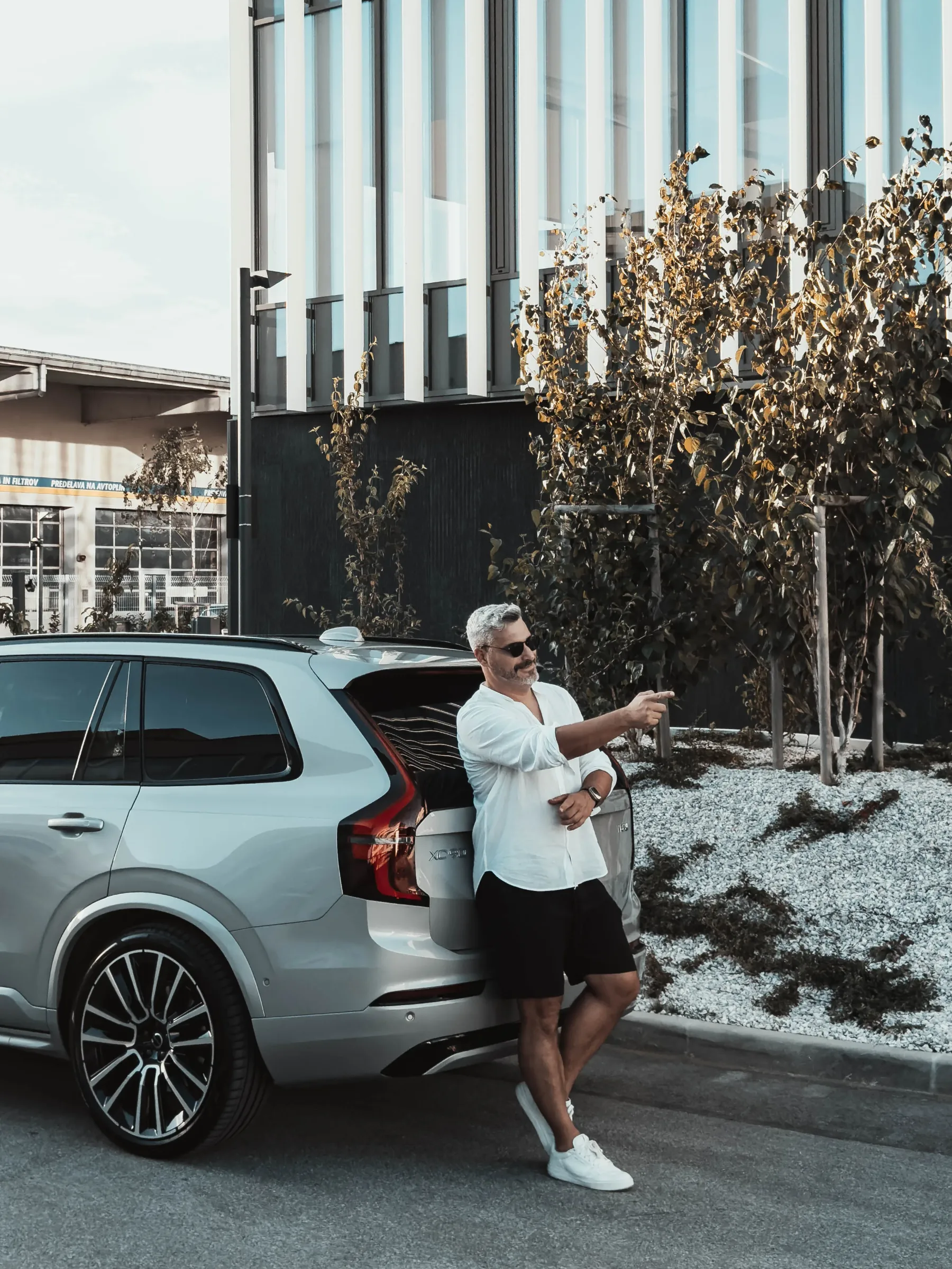 Test: Volvo XC90 Recharge T8 2025 je skandinavski “Evergreen” s sedem sedežev, elektriko in mirom v glavi
