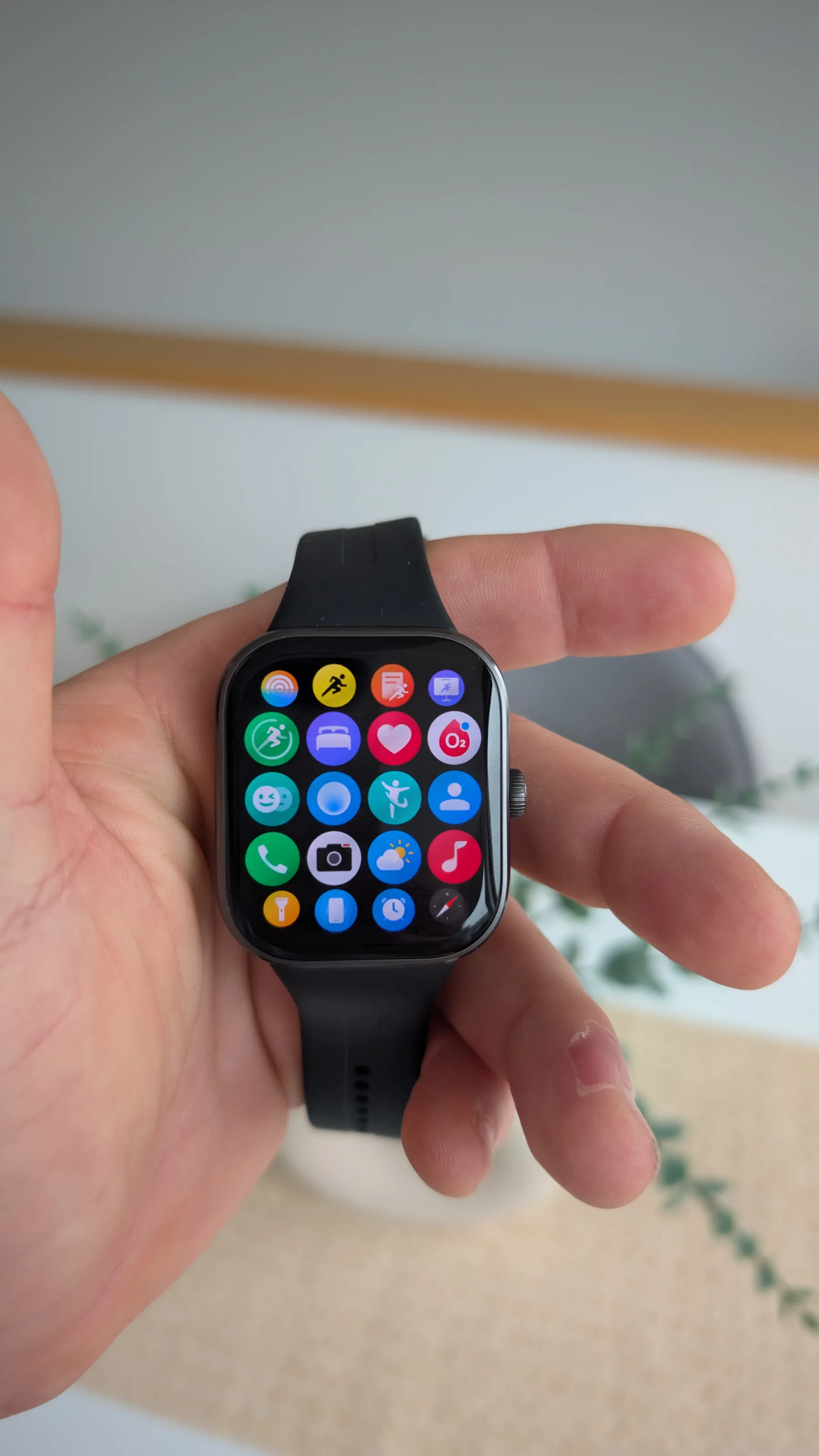Test: Xiaomi Redmi Watch 5 je ura okoli 100 evrov za vse, ki sovražijo polnjenje baterije