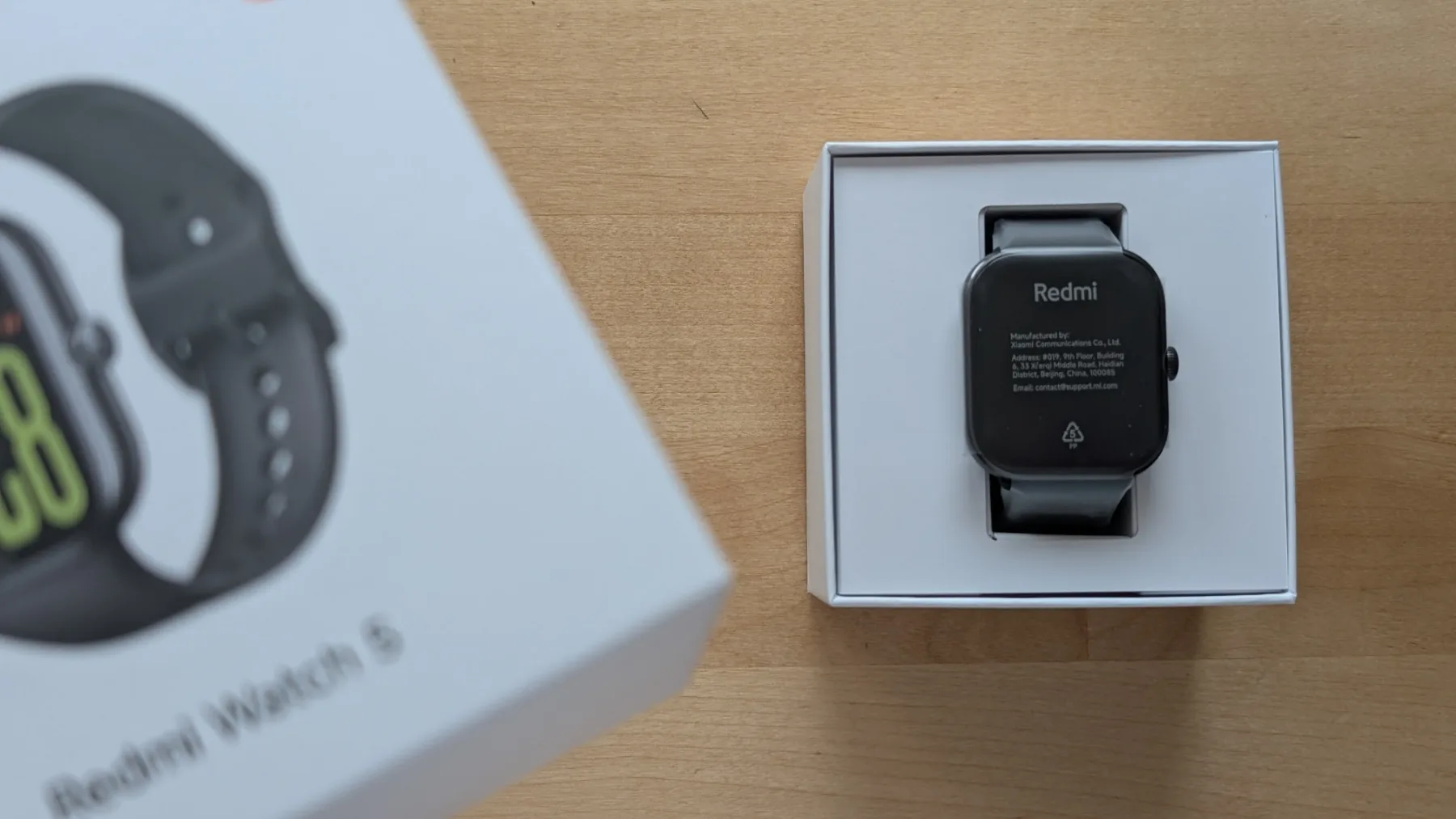 Test: Xiaomi Redmi Watch 5 je ura okoli 100 evrov za vse, ki sovražijo polnjenje baterije