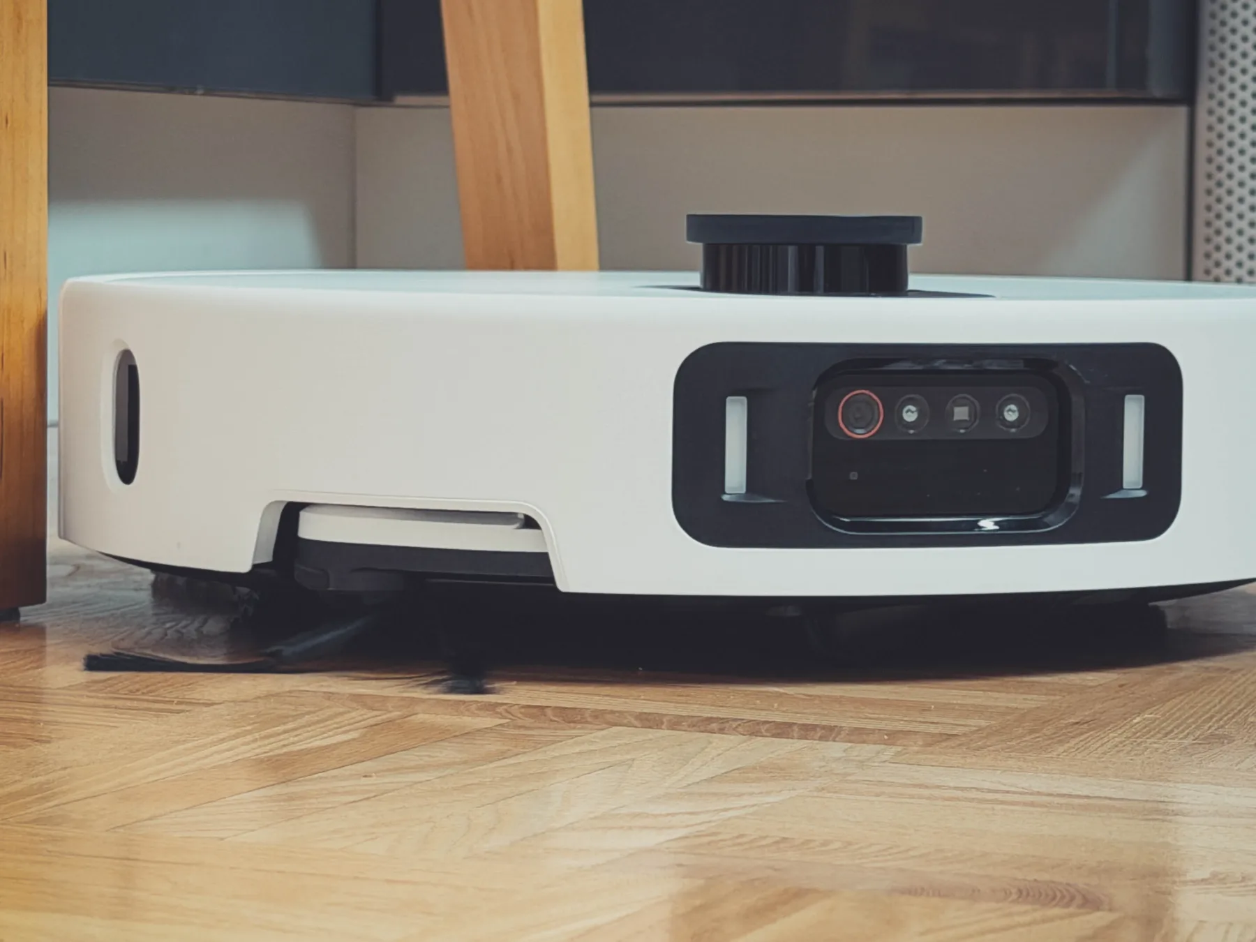 Test Xiaomi Robot Vacuum 5 Pro: robotski sesalnik, ki ne samo da čisti, ampak te skorajda prepriča, da ga rabiš bolj kot partnerja