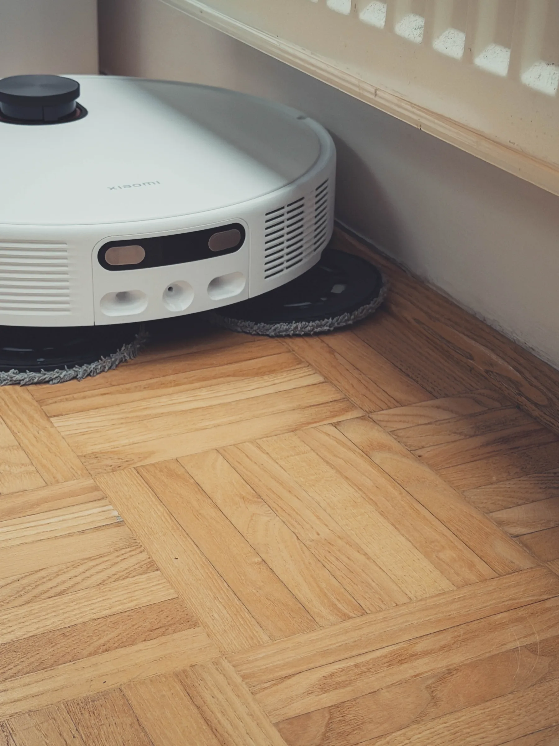 Test Xiaomi Robot Vacuum 5 Pro: robotski sesalnik, ki ne samo da čisti, ampak te skorajda prepriča, da ga rabiš bolj kot partnerja
