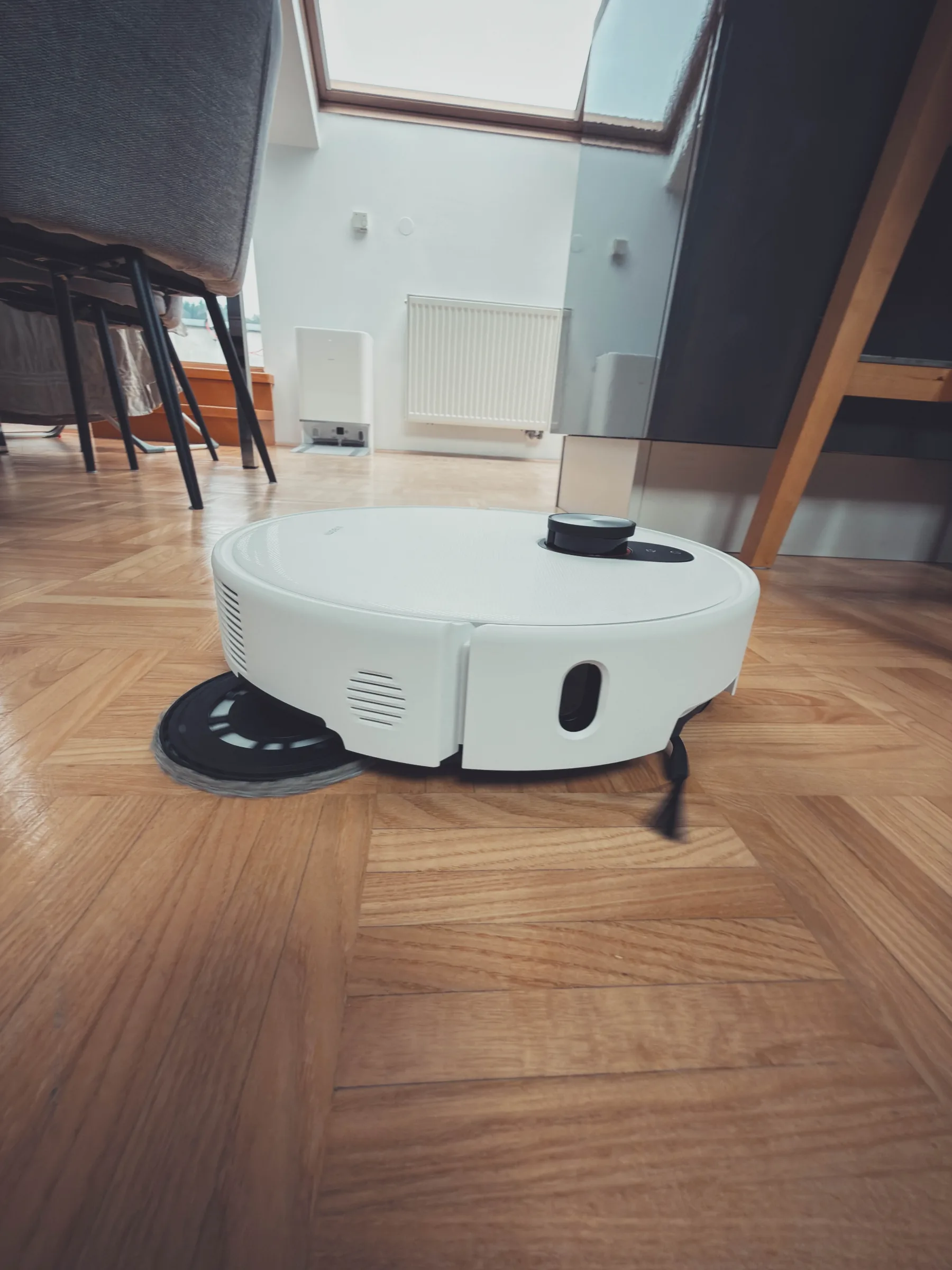 Test Xiaomi Robot Vacuum 5 Pro: robotski sesalnik, ki ne samo da čisti, ampak te skorajda prepriča, da ga rabiš bolj kot partnerja