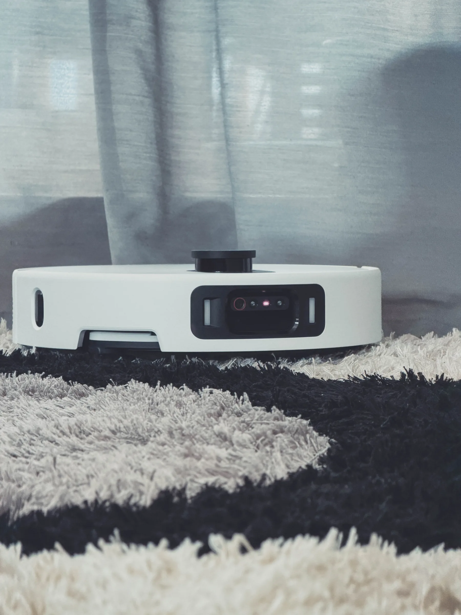 Test Xiaomi Robot Vacuum 5 Pro: robotski sesalnik, ki ne samo da čisti, ampak te skorajda prepriča, da ga rabiš bolj kot partnerja