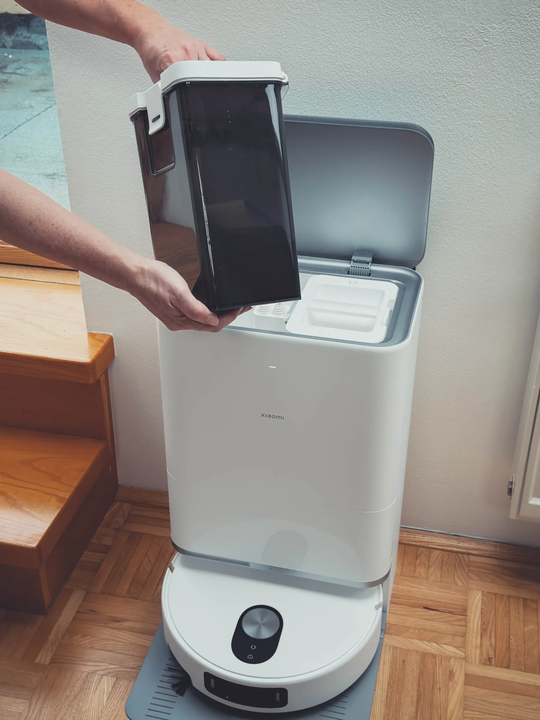 Test Xiaomi Robot Vacuum 5 Pro: robotski sesalnik, ki ne samo da čisti, ampak te skorajda prepriča, da ga rabiš bolj kot partnerja
