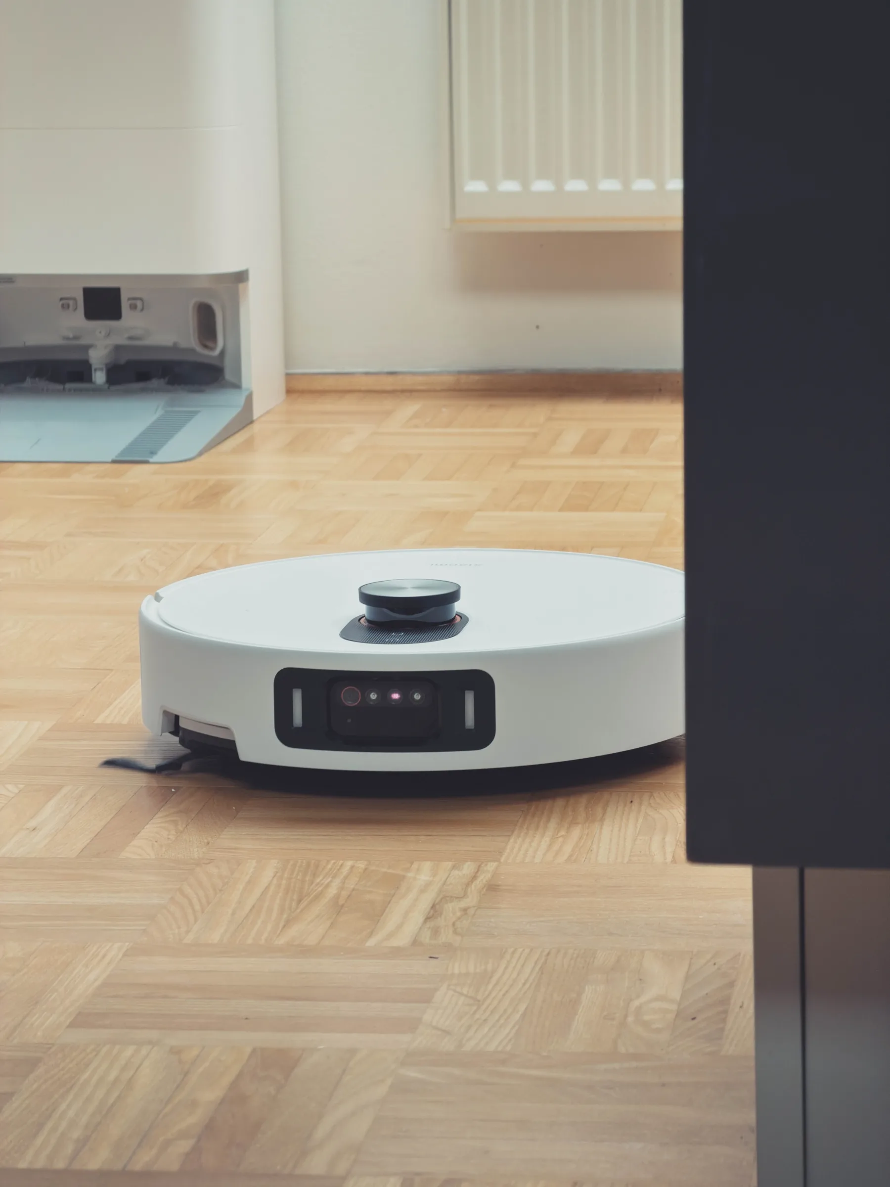 Test Xiaomi Robot Vacuum 5 Pro: robotski sesalnik, ki ne samo da čisti, ampak te skorajda prepriča, da ga rabiš bolj kot partnerja