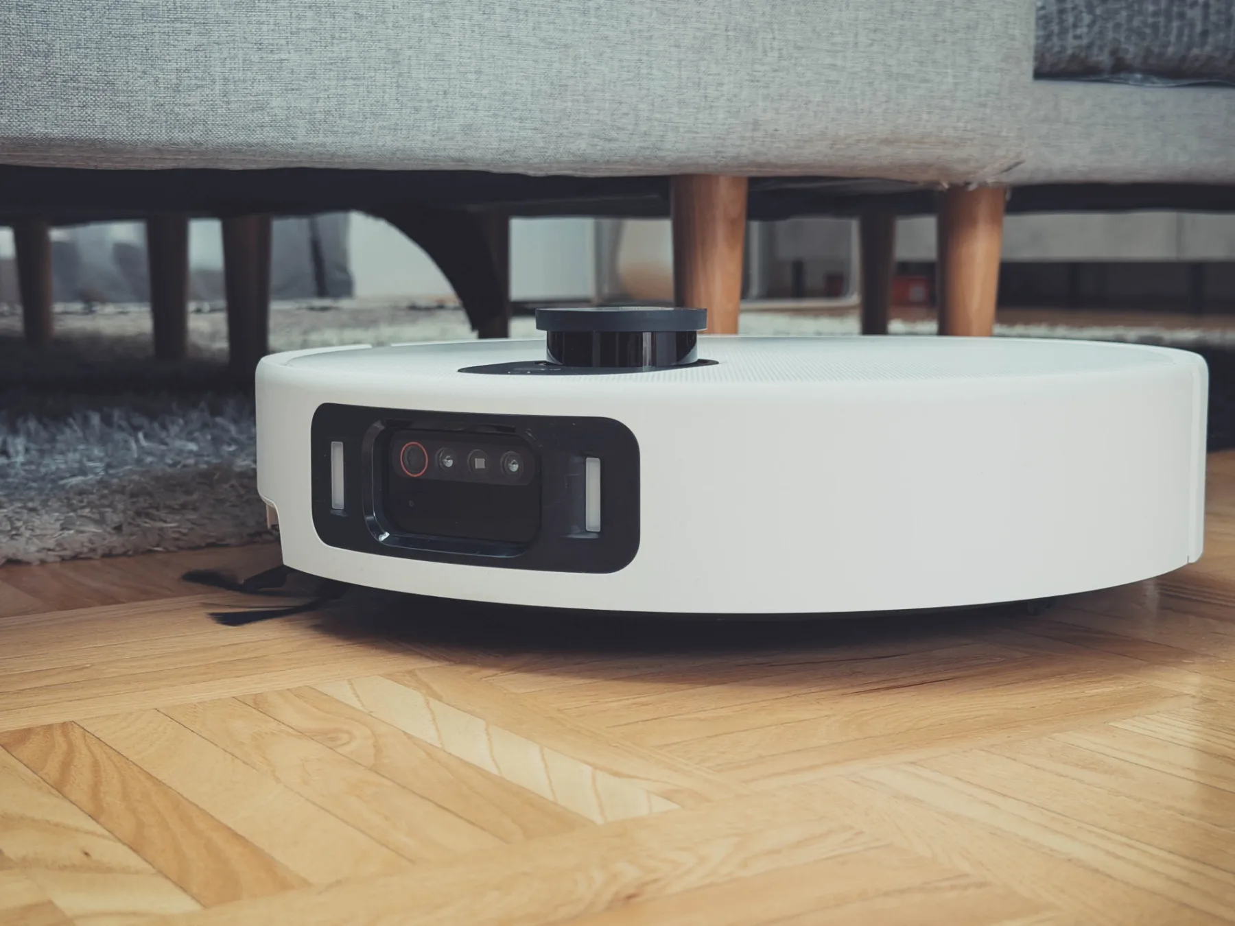 Test Xiaomi Robot Vacuum 5 Pro: robotski sesalnik, ki ne samo da čisti, ampak te skorajda prepriča, da ga rabiš bolj kot partnerja