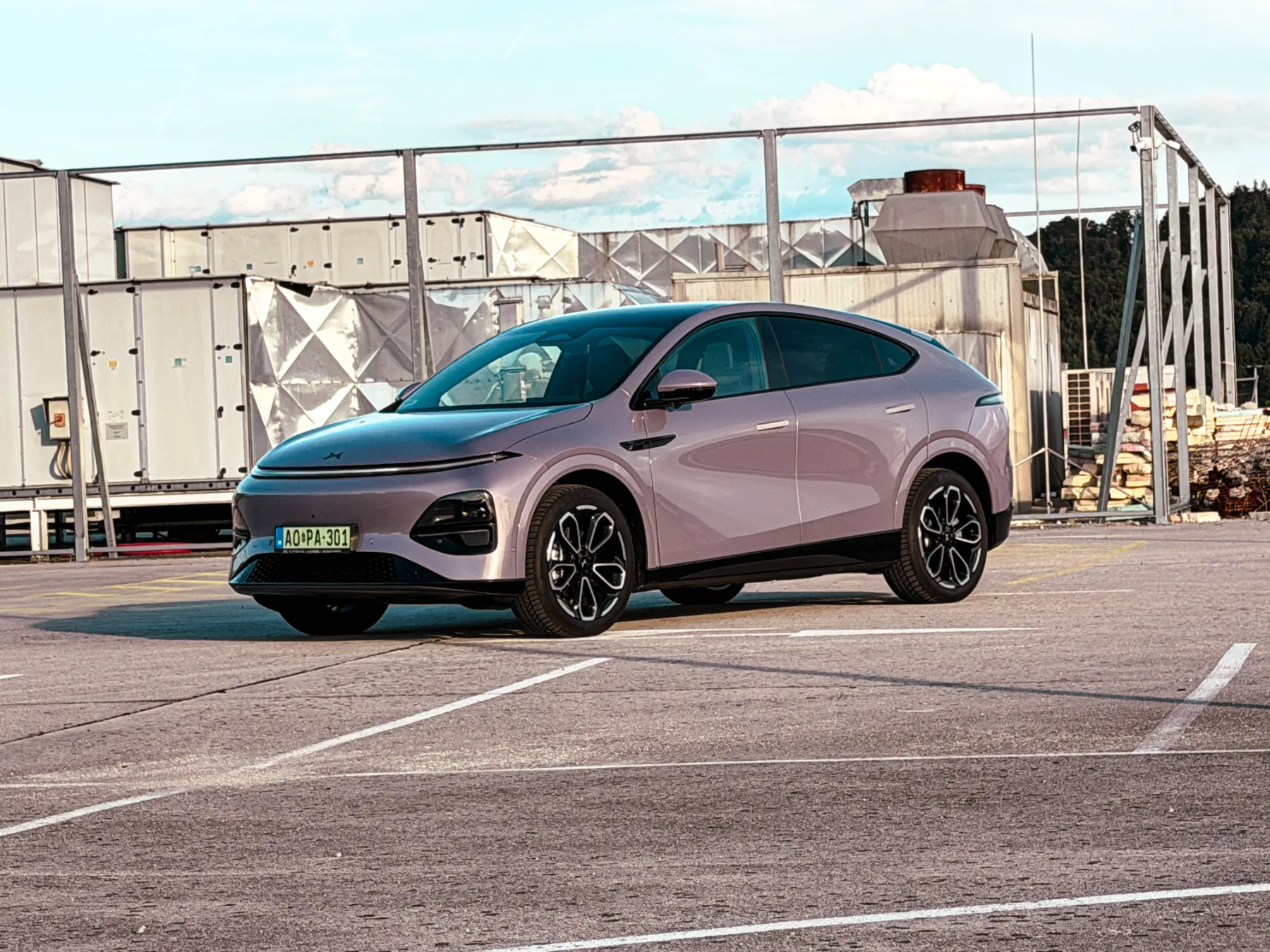 Test XPeng G6 Performance: električni SUV, ki se napolni hitreje, kot spiješ kavo 451 kW, 480 KM – a hitrost še ni karakter