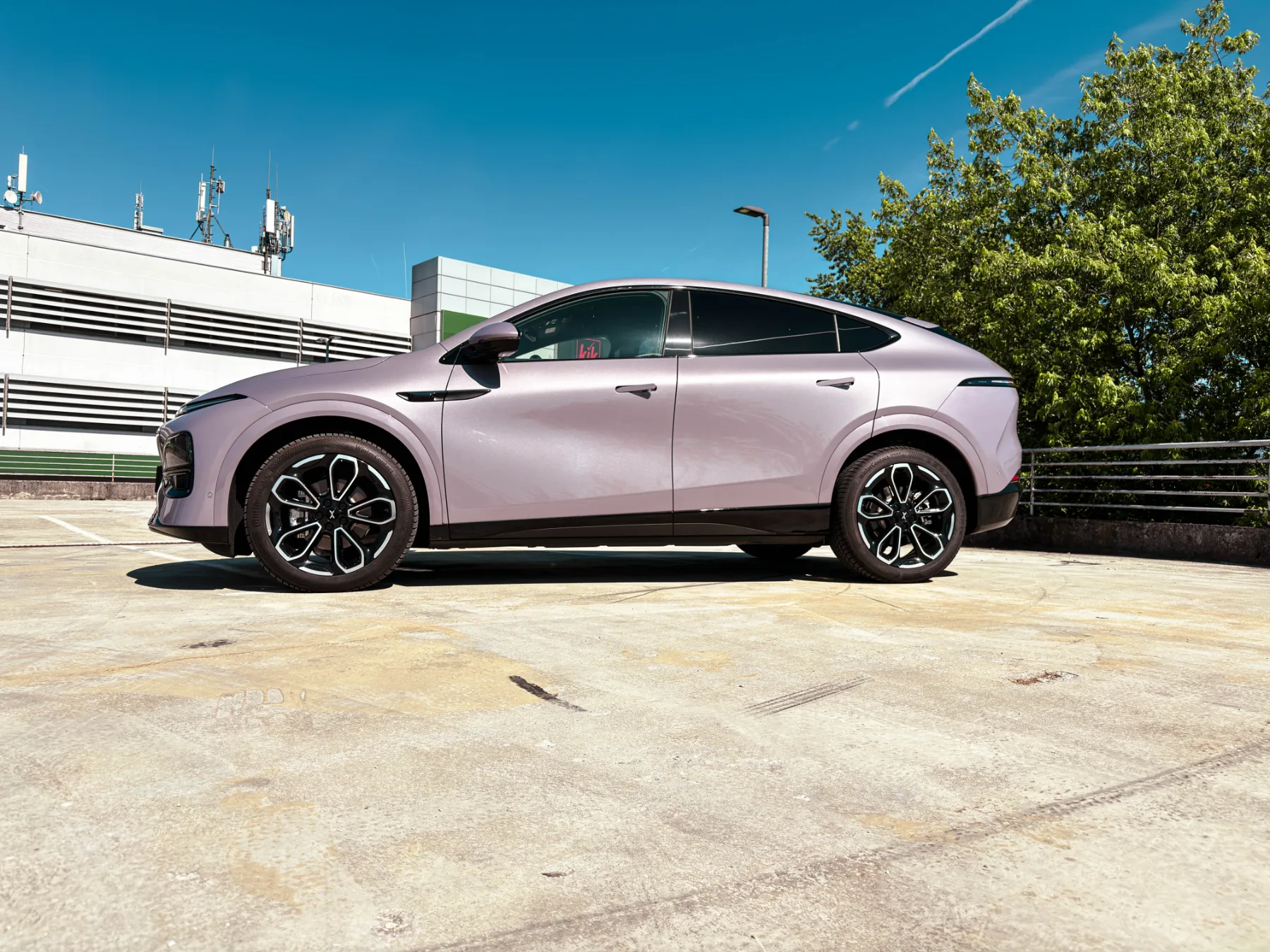 Test XPeng G6 Performance: električni SUV, ki se napolni hitreje, kot spiješ kavo 451 kW, 480 KM – a hitrost še ni karakter