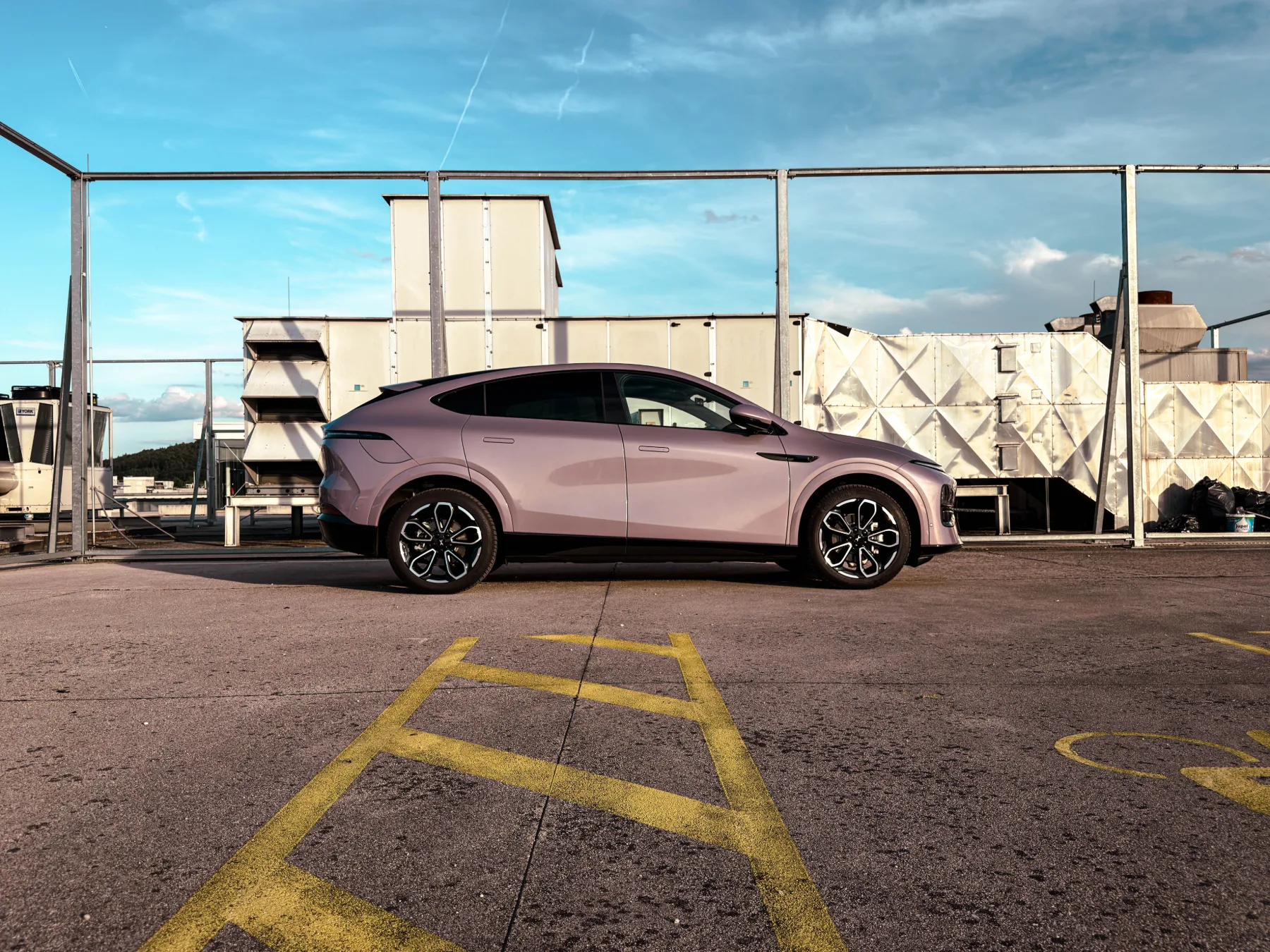 Test XPeng G6 Performance: električni SUV, ki se napolni hitreje, kot spiješ kavo 451 kW, 480 KM – a hitrost še ni karakter