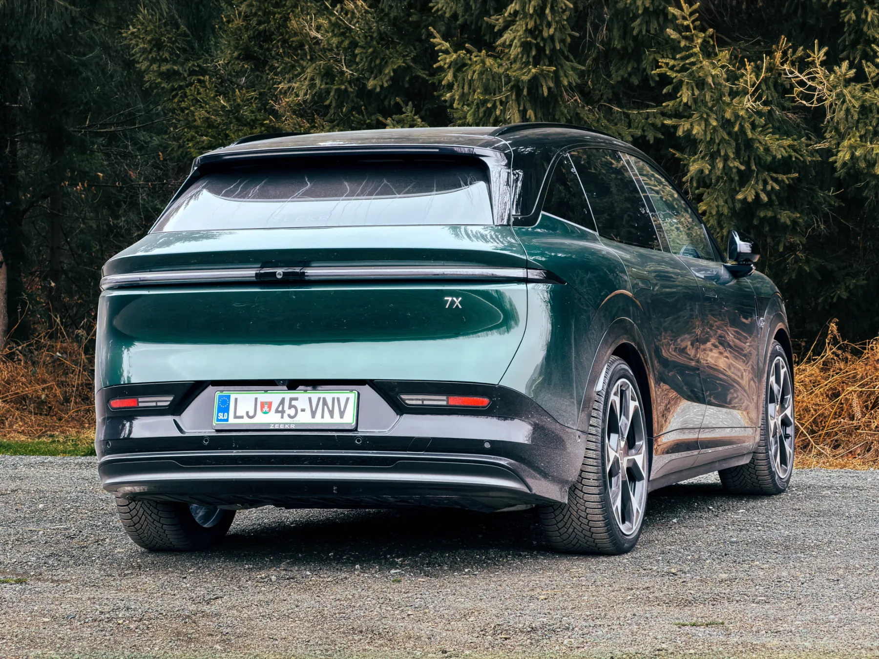 Test Zeekr 7X Privilege AWD je kitajski ‘raketni’ SUV, zaradi katerega nemški inženirji v Stuttgartu ne spijo mirno