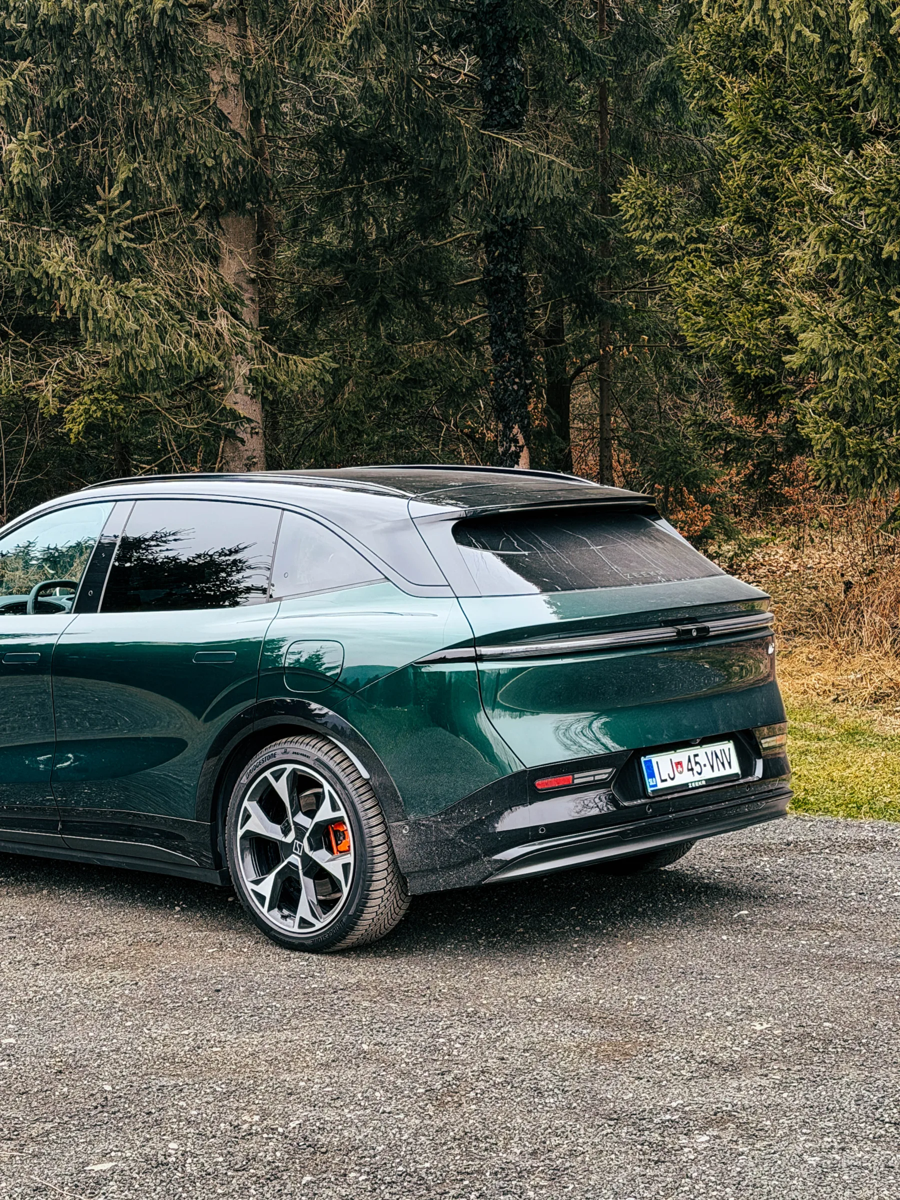Test Zeekr 7X Privilege AWD je kitajski ‘raketni’ SUV, zaradi katerega nemški inženirji v Stuttgartu ne spijo mirno