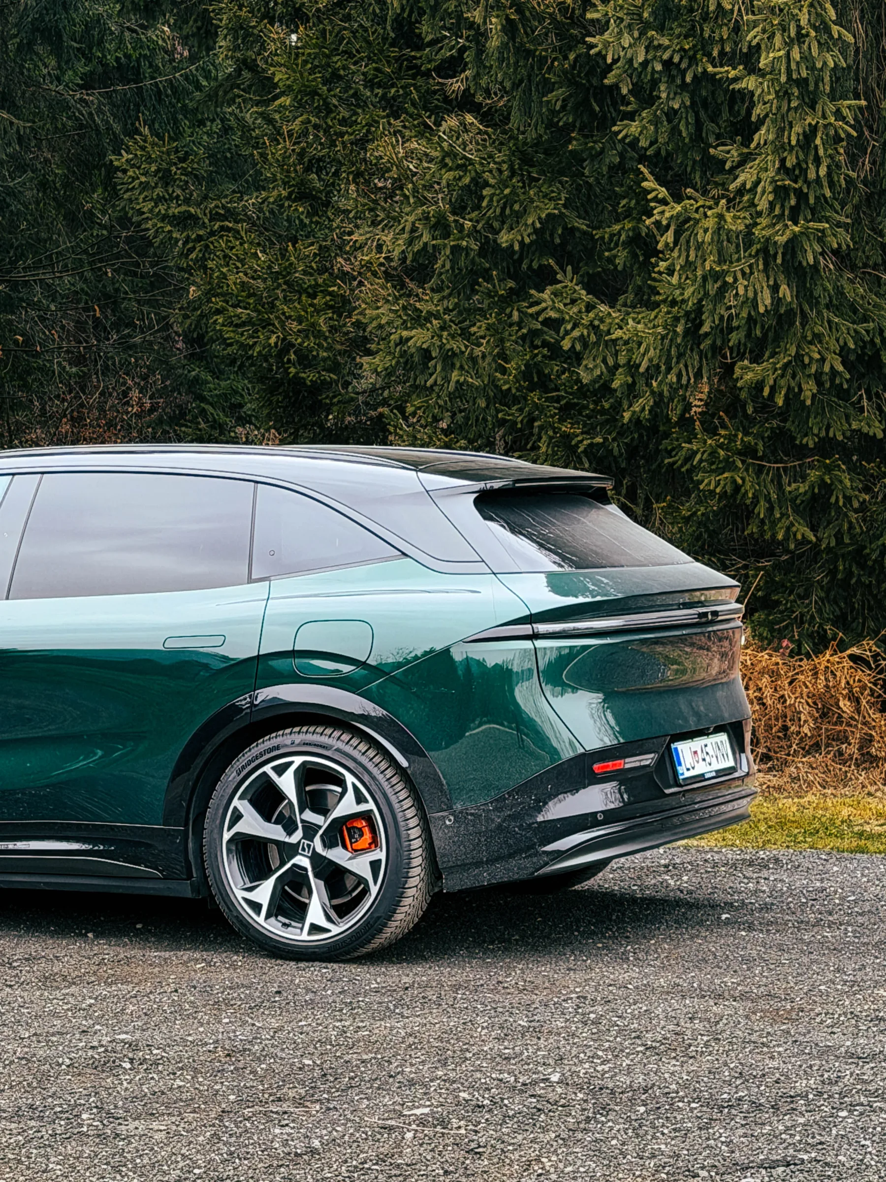 Test Zeekr 7X Privilege AWD je kitajski ‘raketni’ SUV, zaradi katerega nemški inženirji v Stuttgartu ne spijo mirno