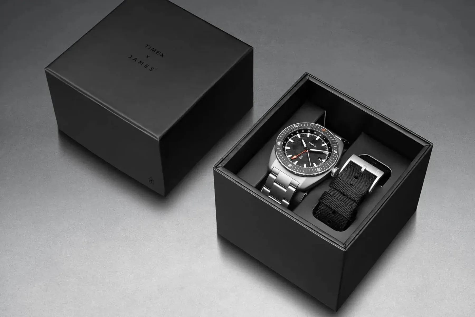 The James Brand × Timex Automatic GMT Nocturne Edition – temna stran časa