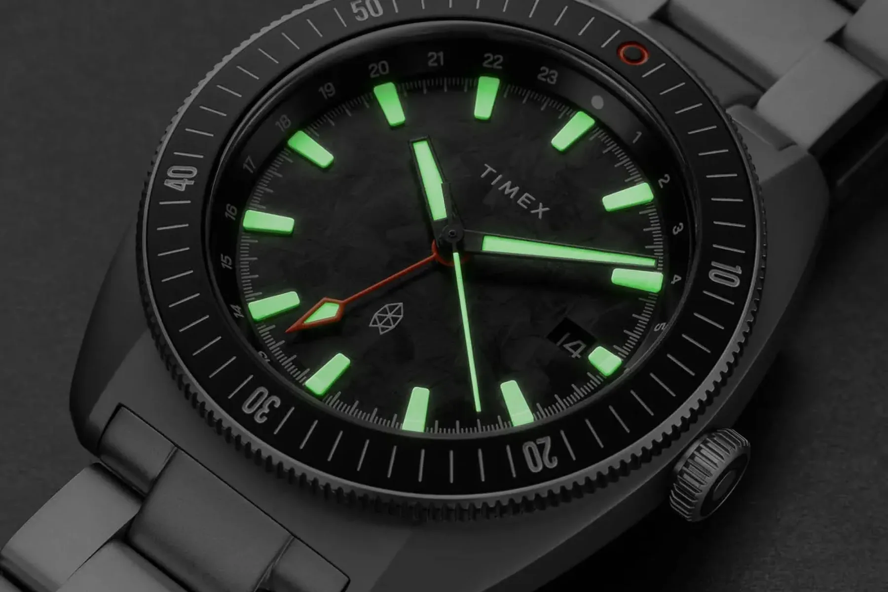The James Brand × Timex Automatic GMT Nocturne Edition – temna stran časa