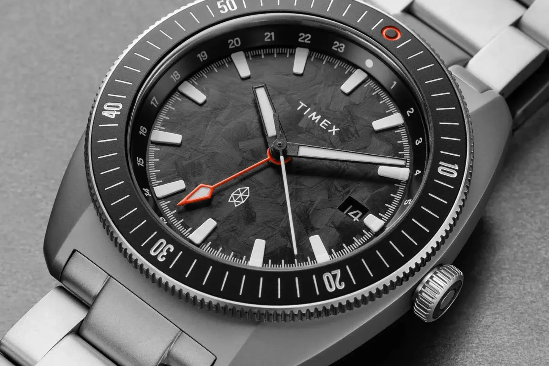 The James Brand × Timex Automatic GMT Nocturne Edition – temna stran časa