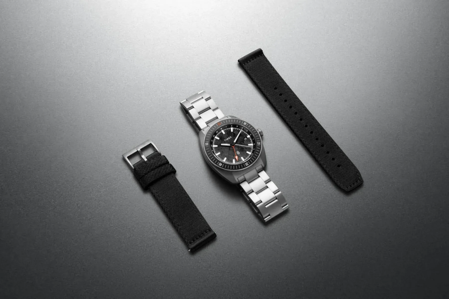 The James Brand × Timex Automatic GMT Nocturne Edition – temna stran časa