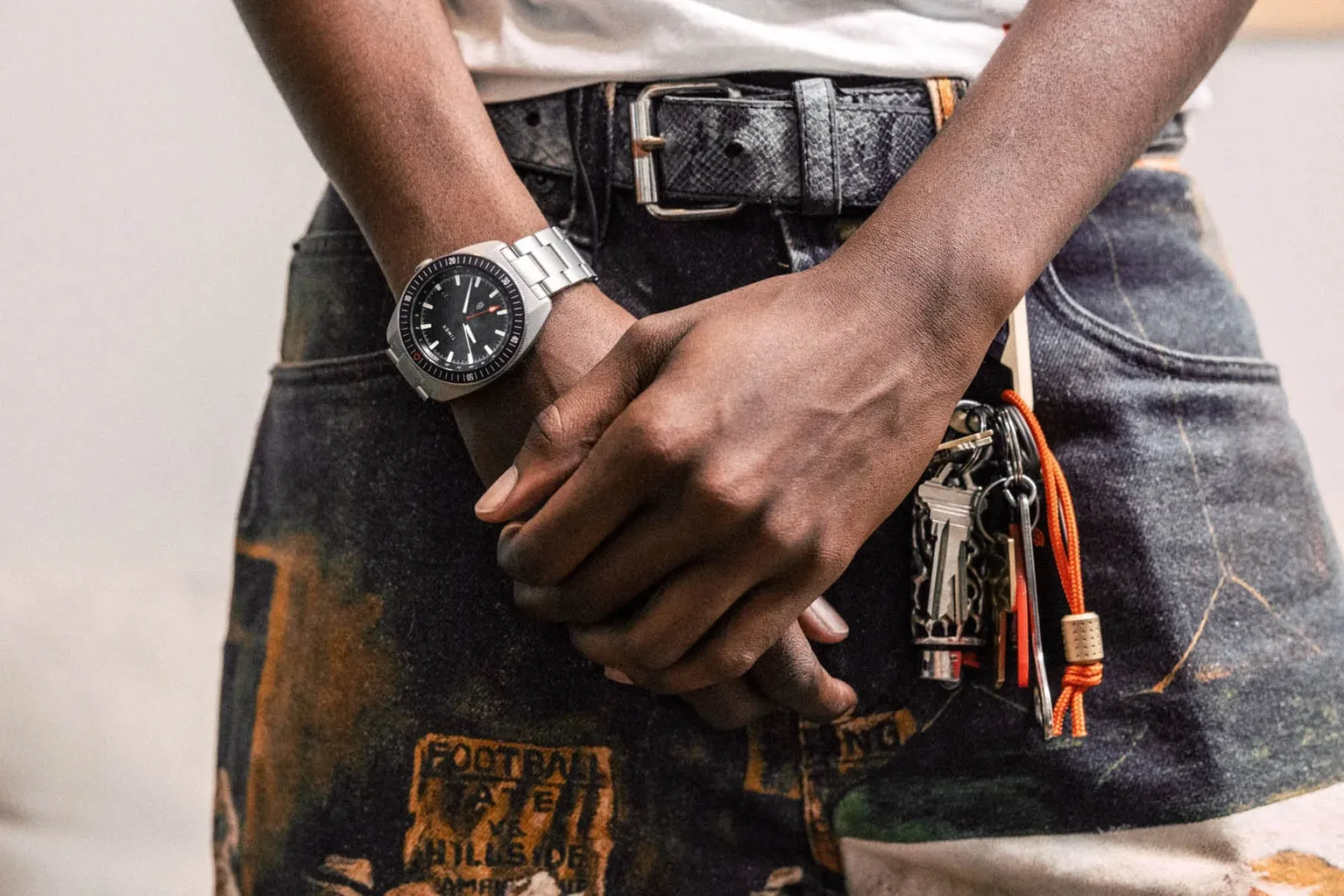 The James Brand × Timex Automatic GMT Nocturne Edition – temna stran časa
