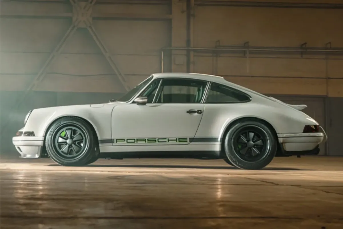 Bočni profil karbonskega Theon Design Porsche 911 (964)