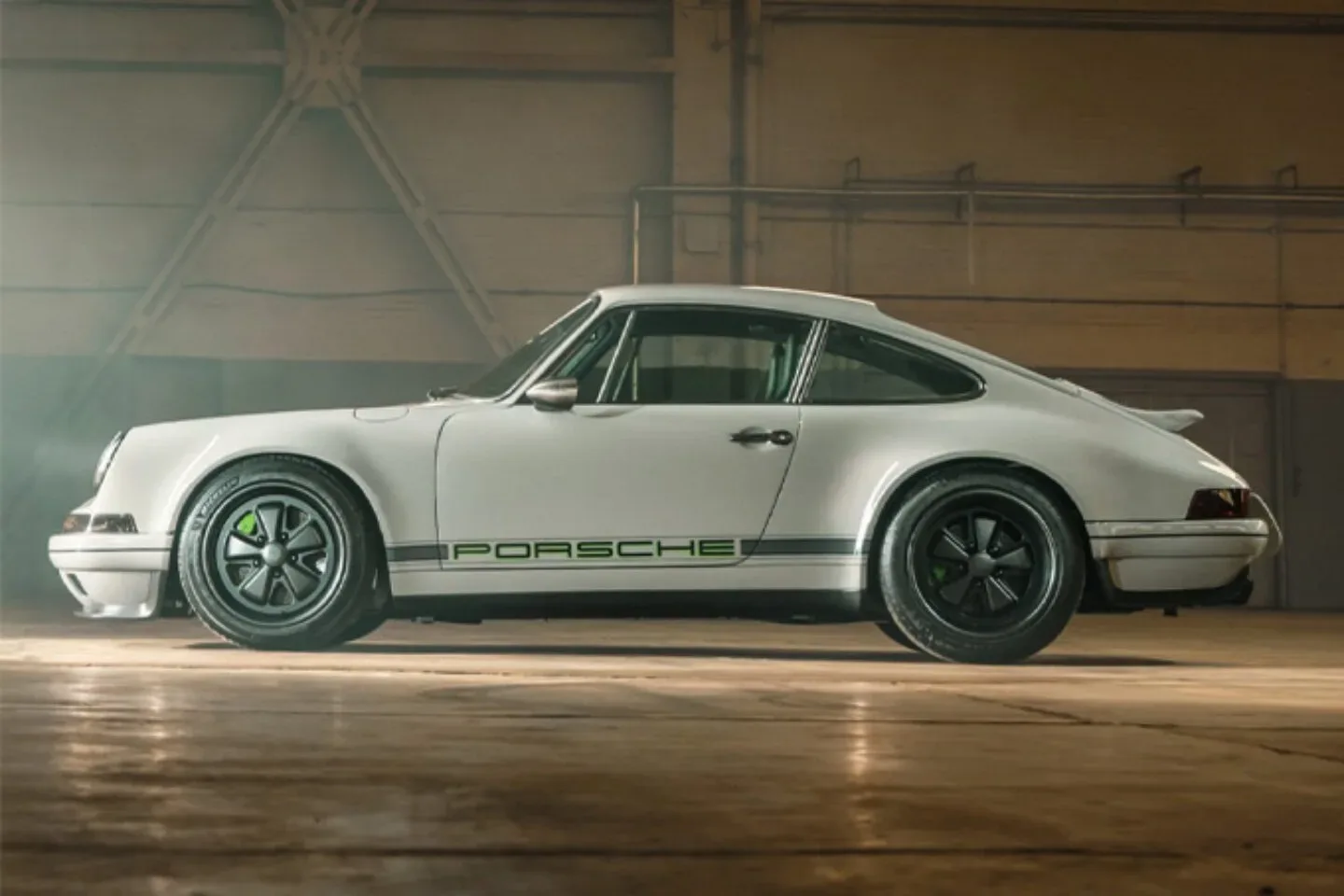 Theon Design Porsche 911 (964): karbonski restomod, ki sodobnemu GT3 pobere sapo