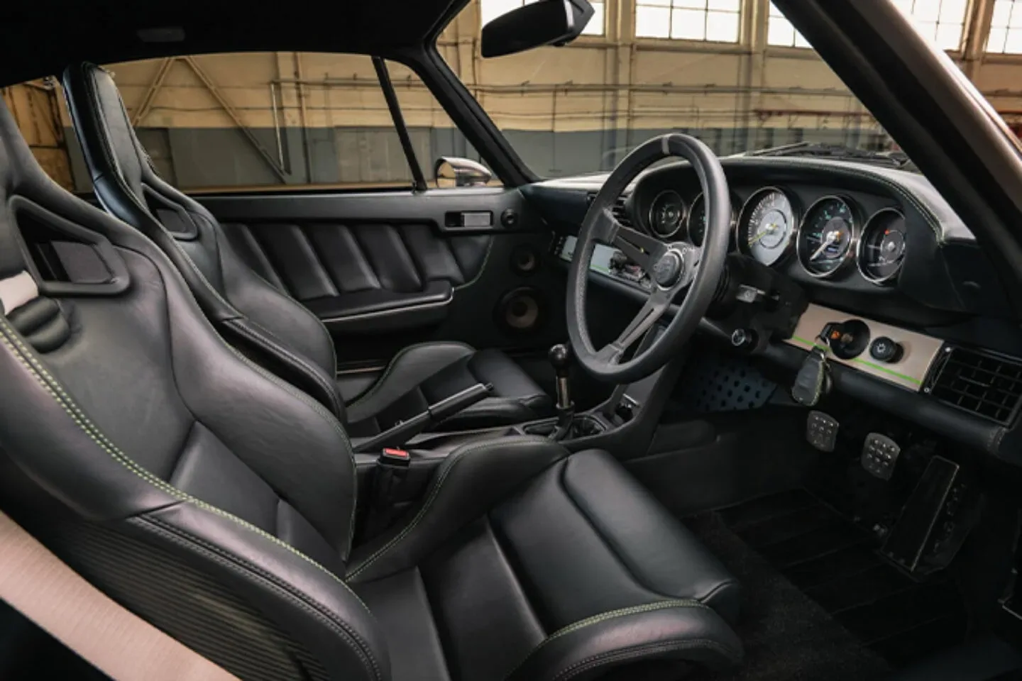 Theon Design Porsche 911 (964): karbonski restomod, ki sodobnemu GT3 pobere sapo