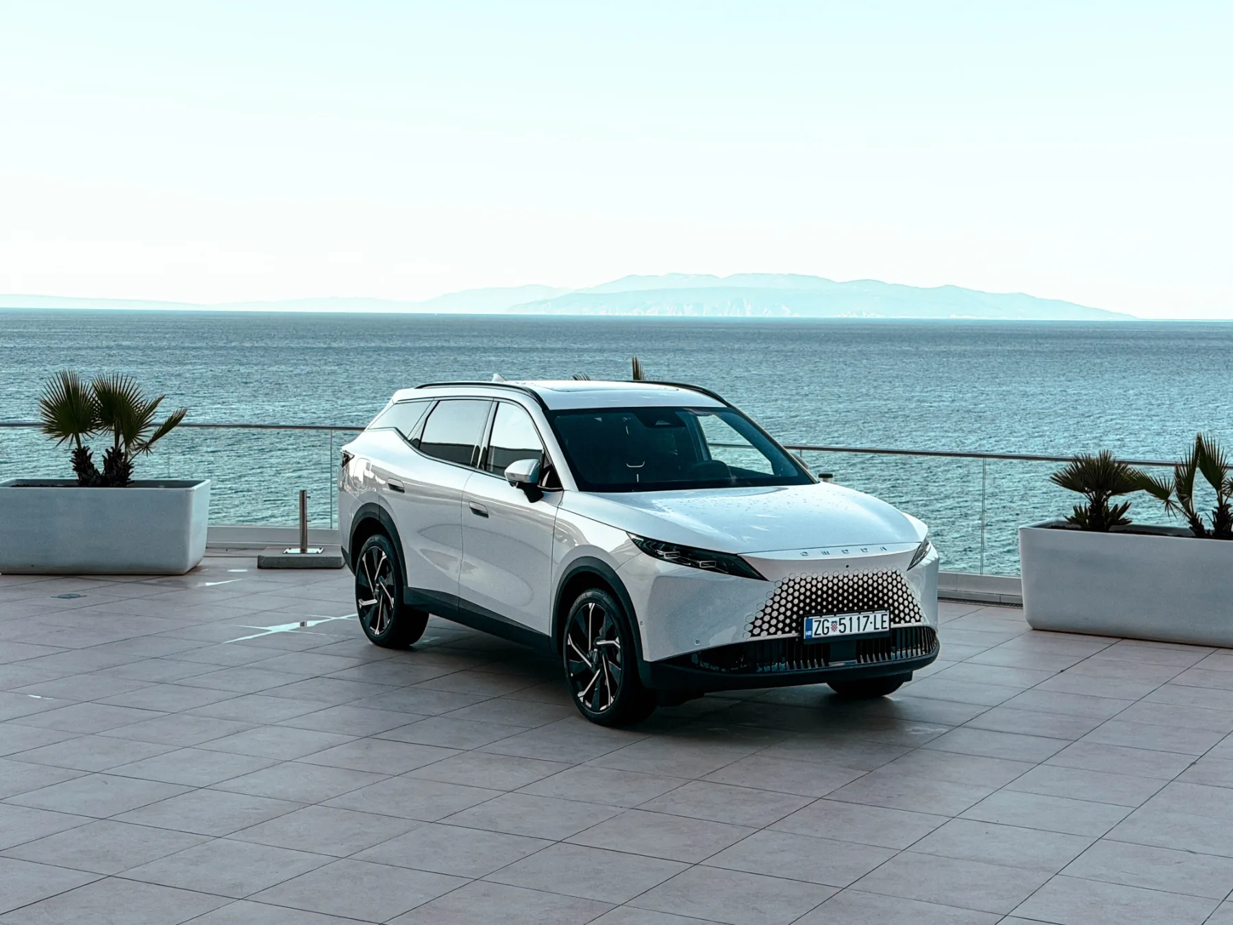 Throttly v prvem tednu obiskalo več kot 30.000 ljudi: zakaj so Slovenci množično planili na primerjalnik električnih avtomobilov?