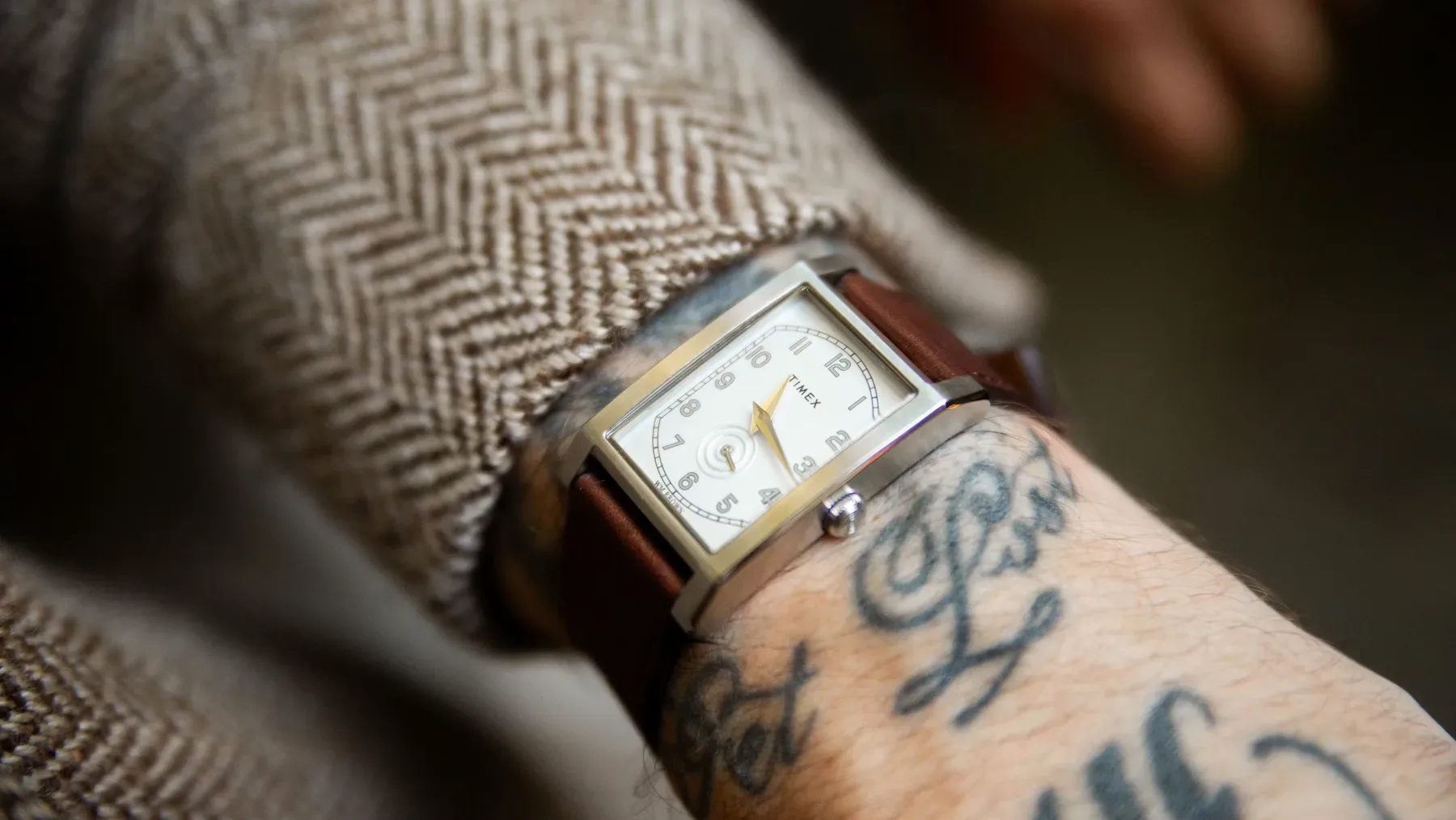 WM Brown x Timex Rectangle: retro eleganca brez astronomske cene