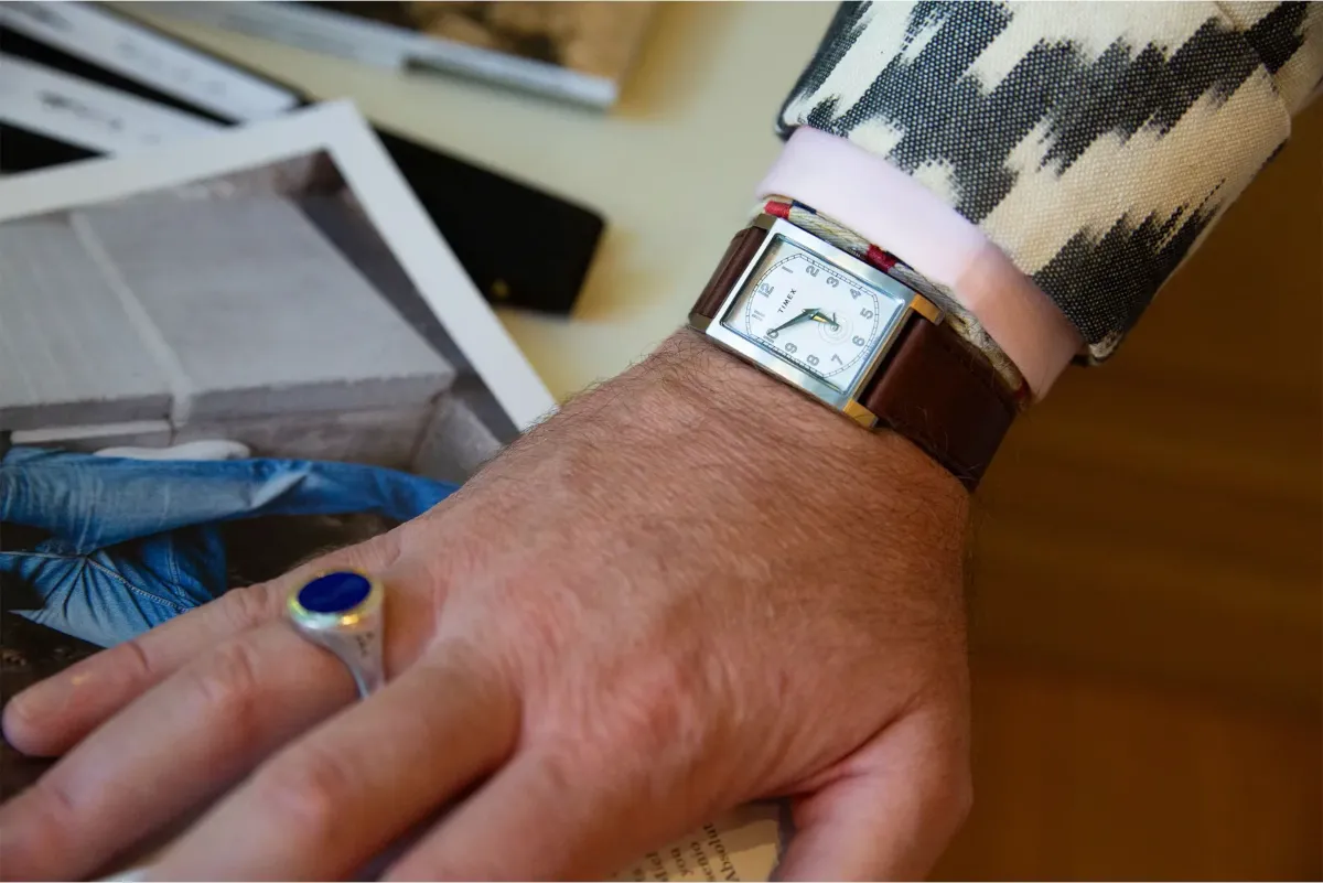 WM Brown x Timex Rectangle: retro eleganca brez astronomske cene – slika 3